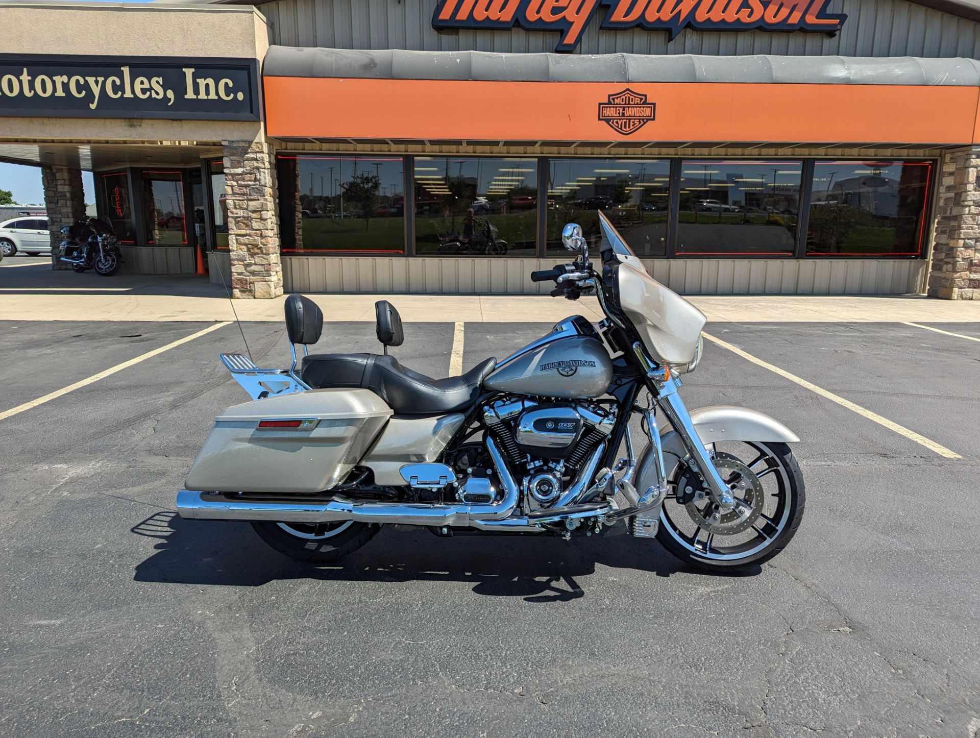 2018 Harley-Davidson Street Glide® in Muncie, Indiana - Photo 1