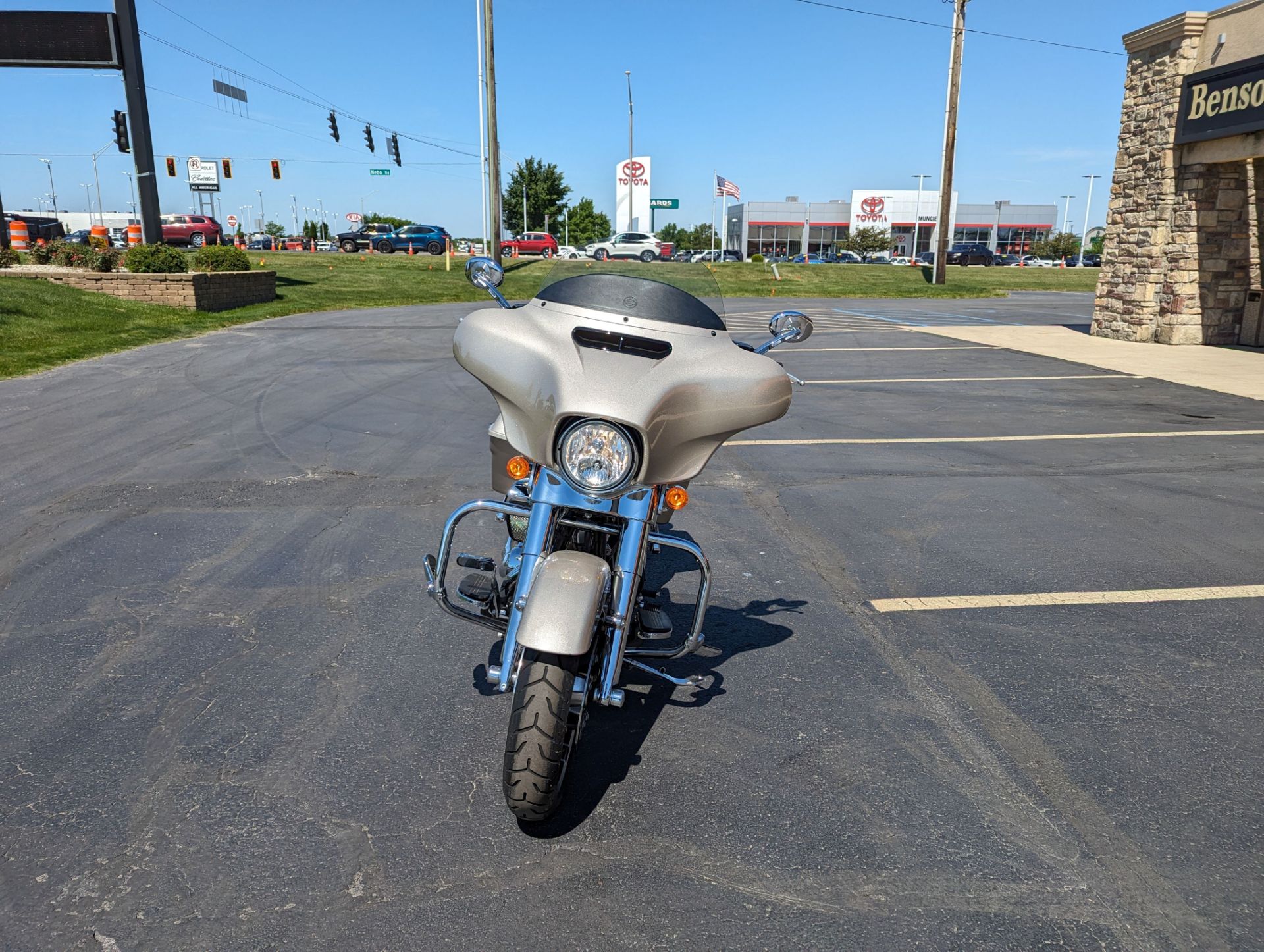 2018 Harley-Davidson Street Glide® in Muncie, Indiana - Photo 2