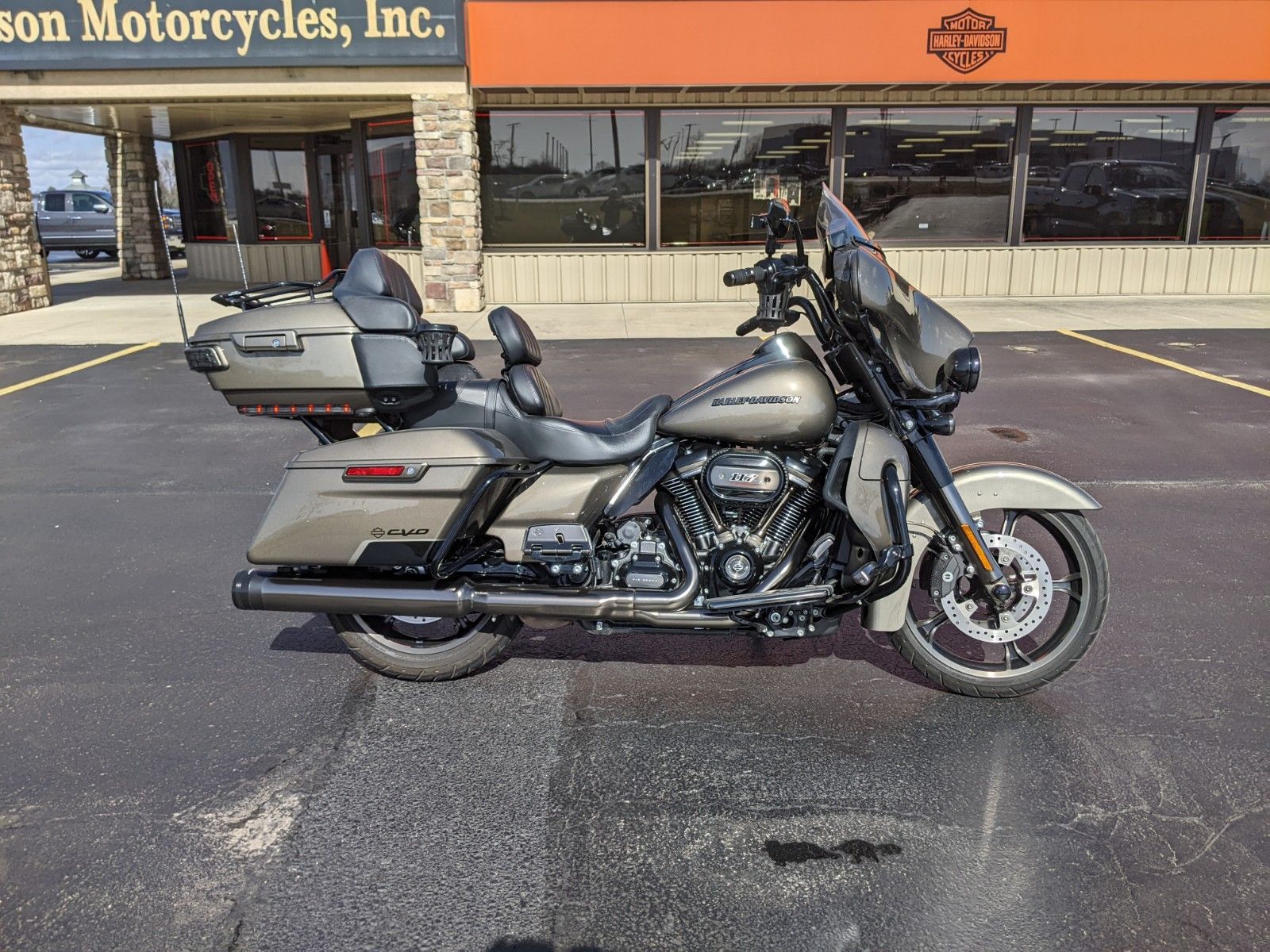 2021 Harley-Davidson CVO™ Limited in Muncie, Indiana - Photo 1