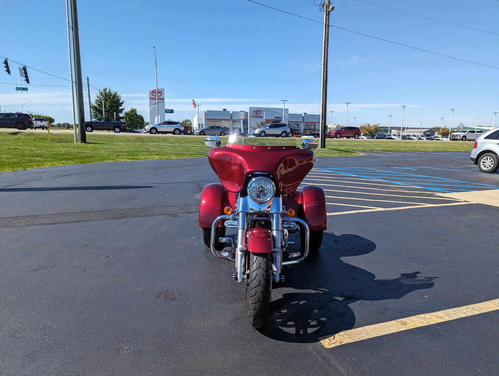 2016 Harley-Davidson Freewheeler™ in Muncie, Indiana - Photo 2