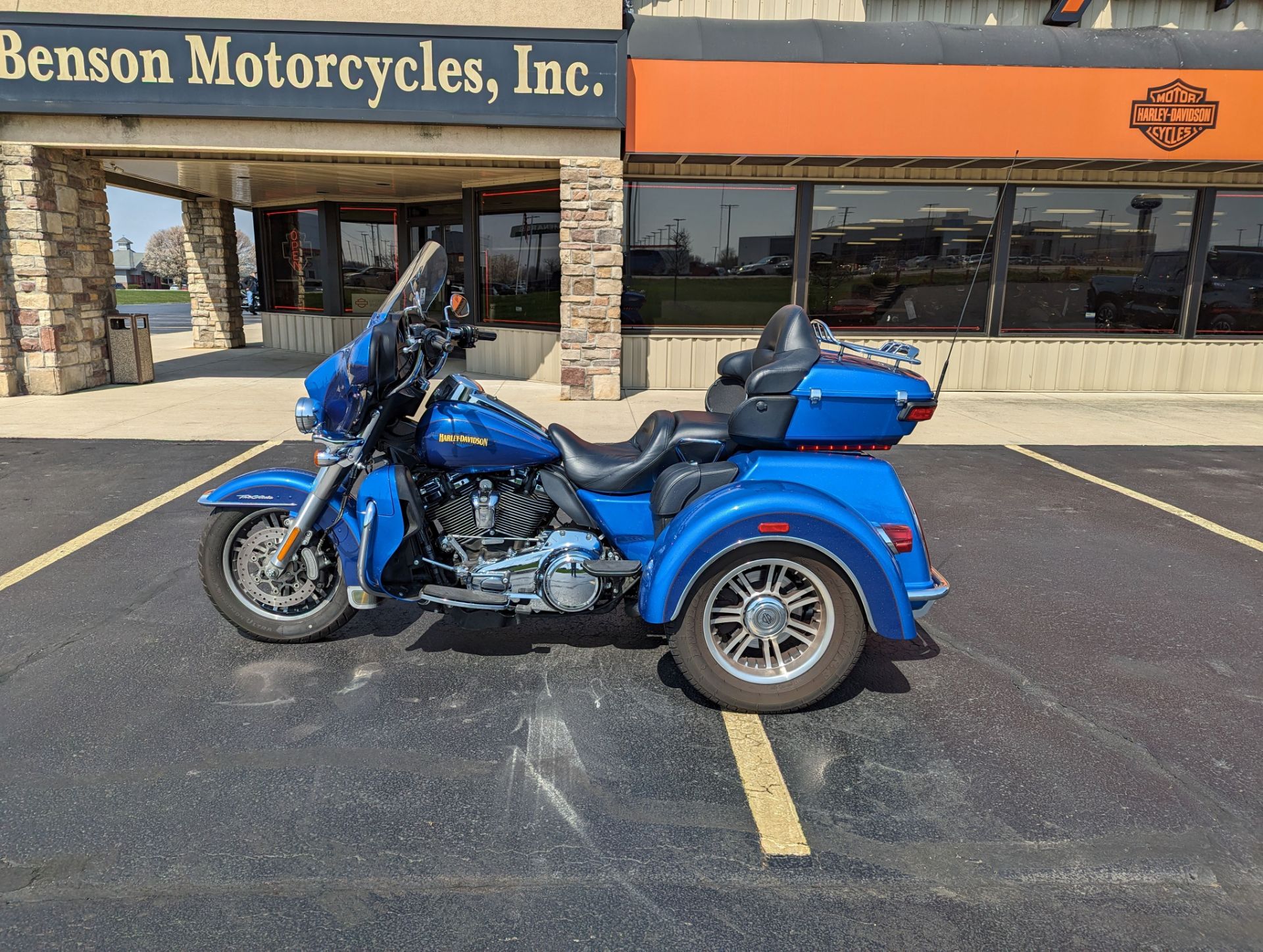 2017 Harley-Davidson Tri Glide® Ultra in Muncie, Indiana - Photo 3
