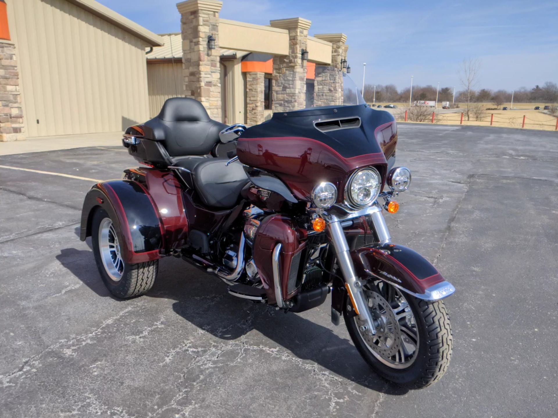 2022 Harley-Davidson Tri Glide® Ultra in Muncie, Indiana - Photo 2