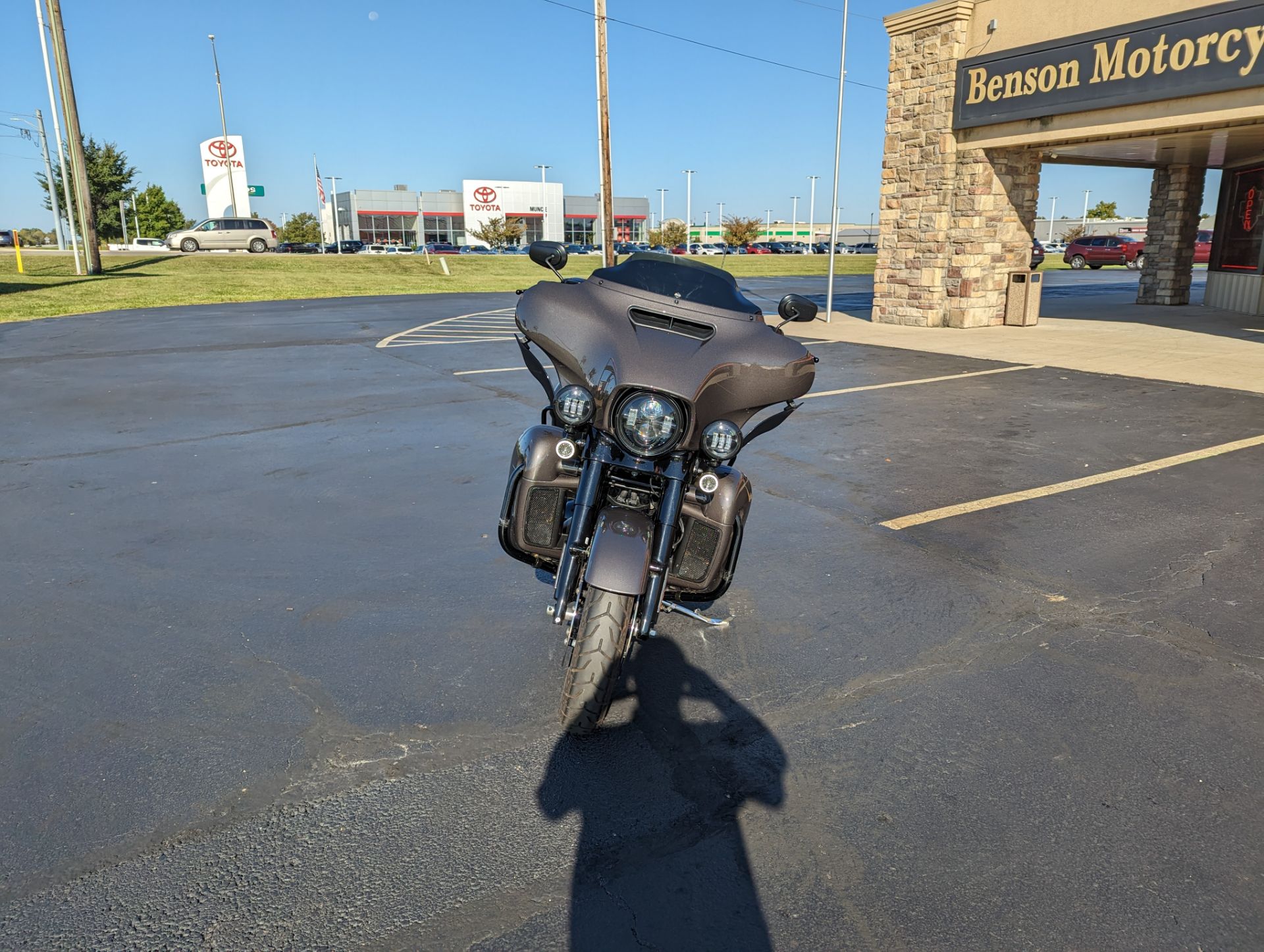 2023 Harley-Davidson Ultra Limited in Muncie, Indiana - Photo 2