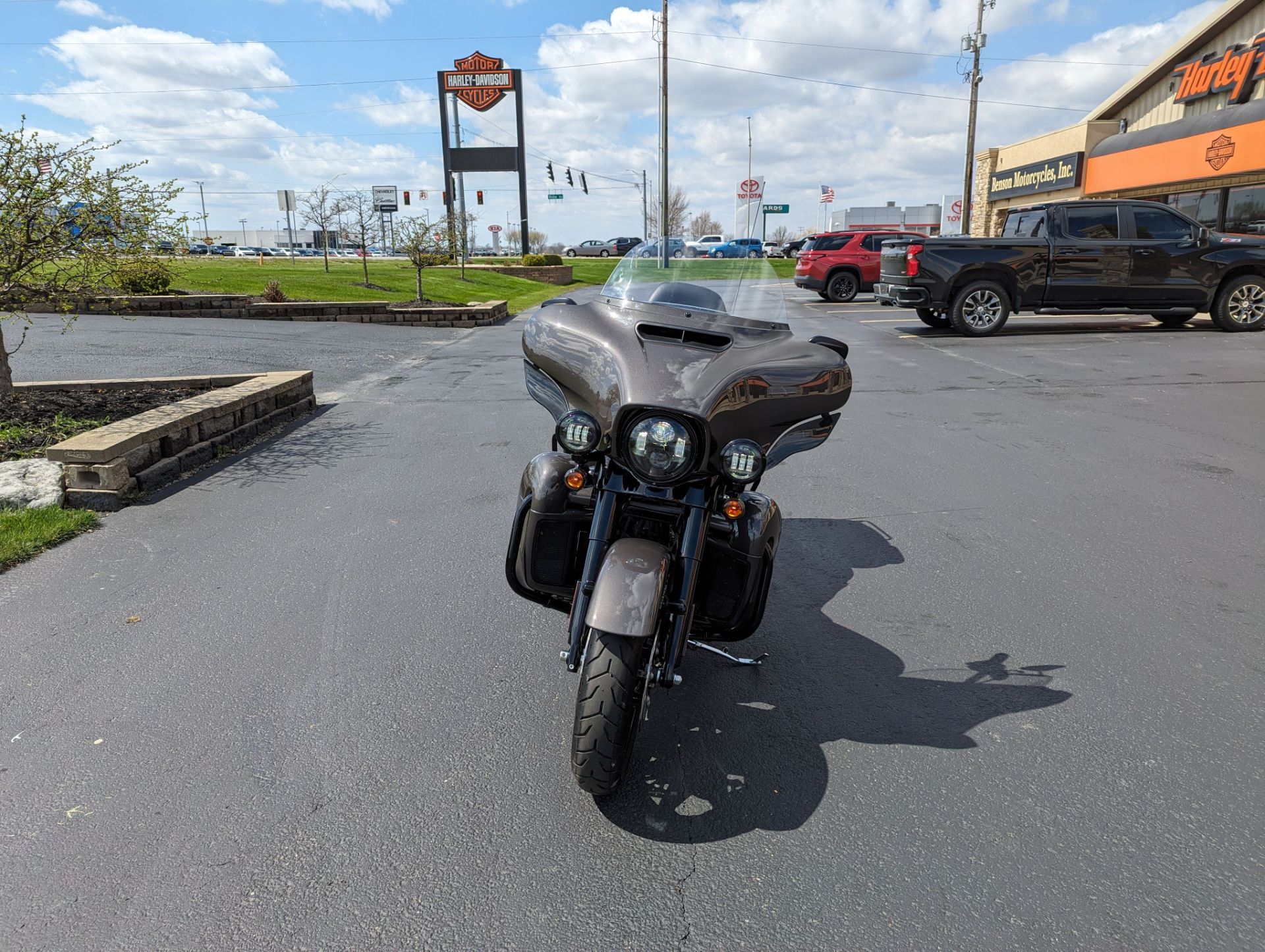 2023 Harley-Davidson Ultra Limited in Muncie, Indiana - Photo 2