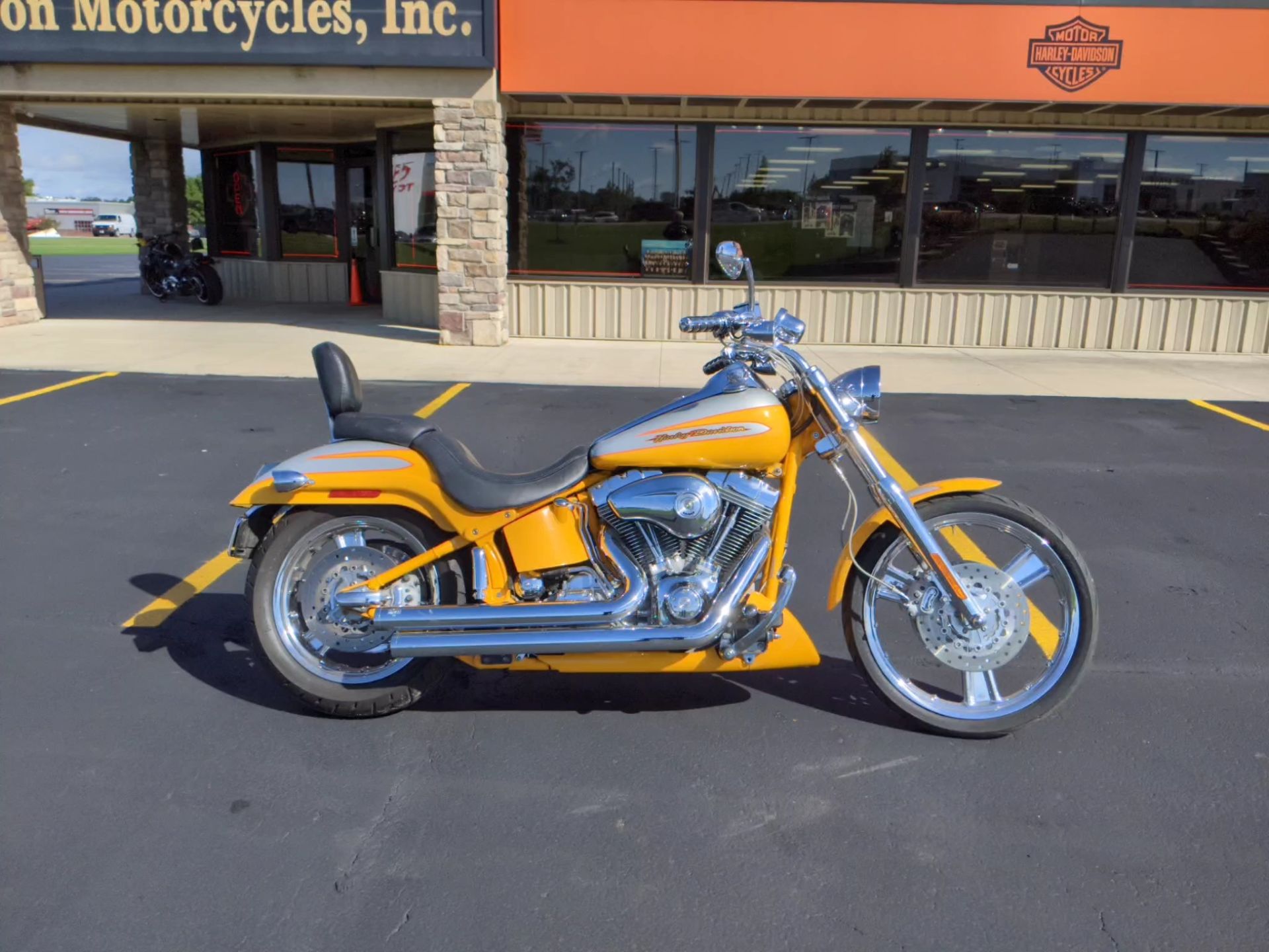 2004 Harley-Davidson FXSTDSE²  Screamin' Eagle® Softail® Deuce™ in Muncie, Indiana - Photo 1