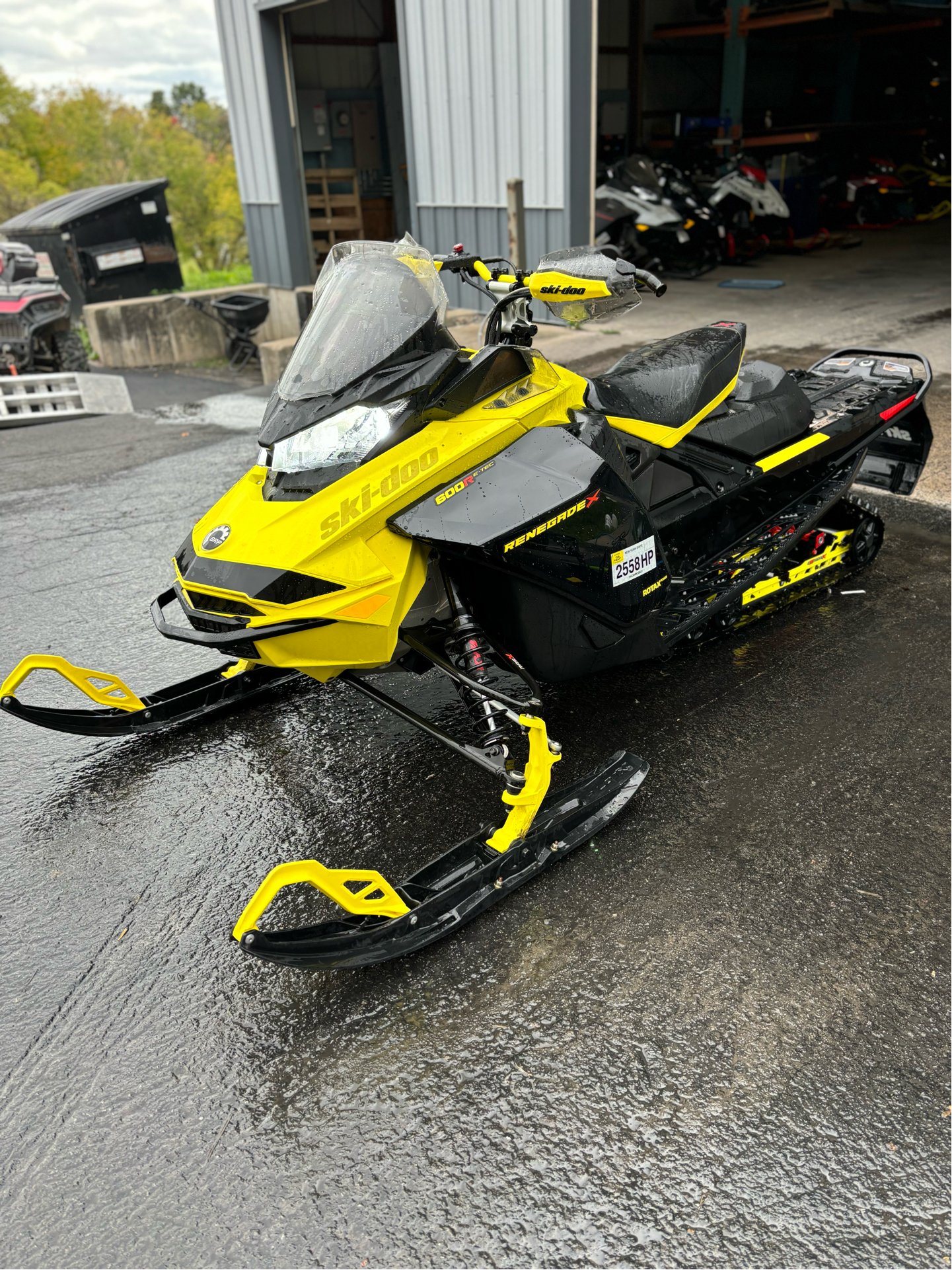 2022 Ski-Doo Renegade X 600R E-TEC ES Ice Ripper XT 1.25 in Weedsport, New York - Photo 3