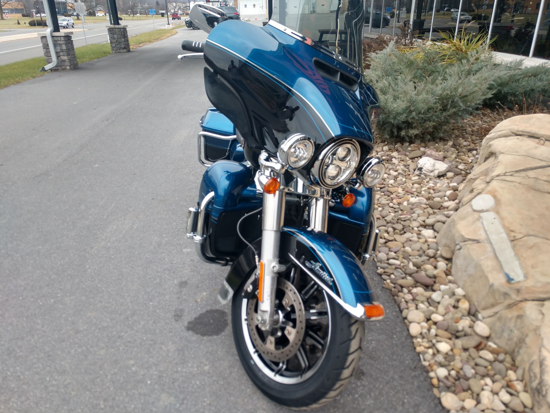 2018 Harley-Davidson 115th Anniversary Ultra Limited in Duncansville, Pennsylvania - Photo 2