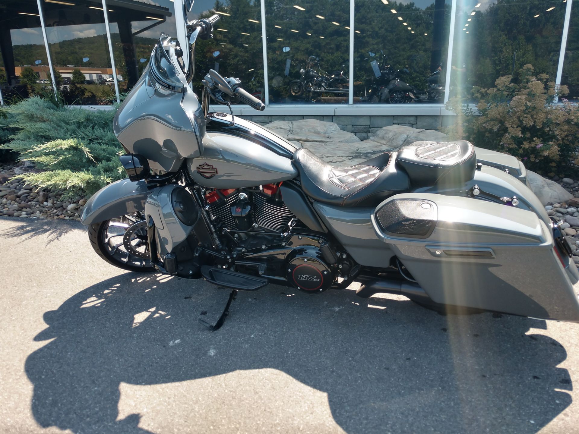2018 Harley-Davidson CVO™ Street Glide® in Duncansville, Pennsylvania - Photo 2