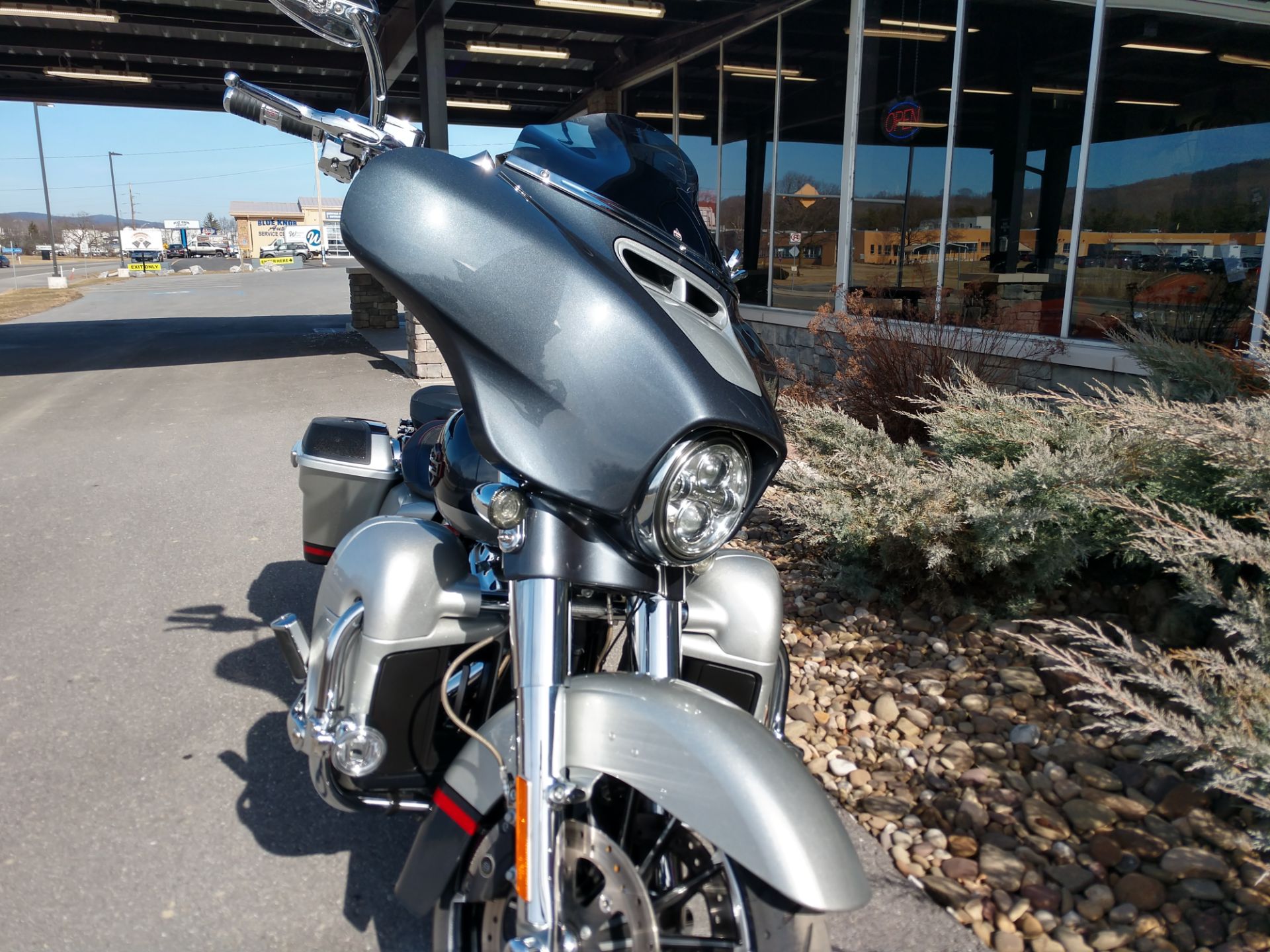 2019 Harley-Davidson CVO™ Street Glide® in Duncansville, Pennsylvania - Photo 3