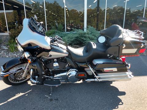 2010 Harley-Davidson Ultra Classic® Electra Glide® in Duncansville, Pennsylvania - Photo 2