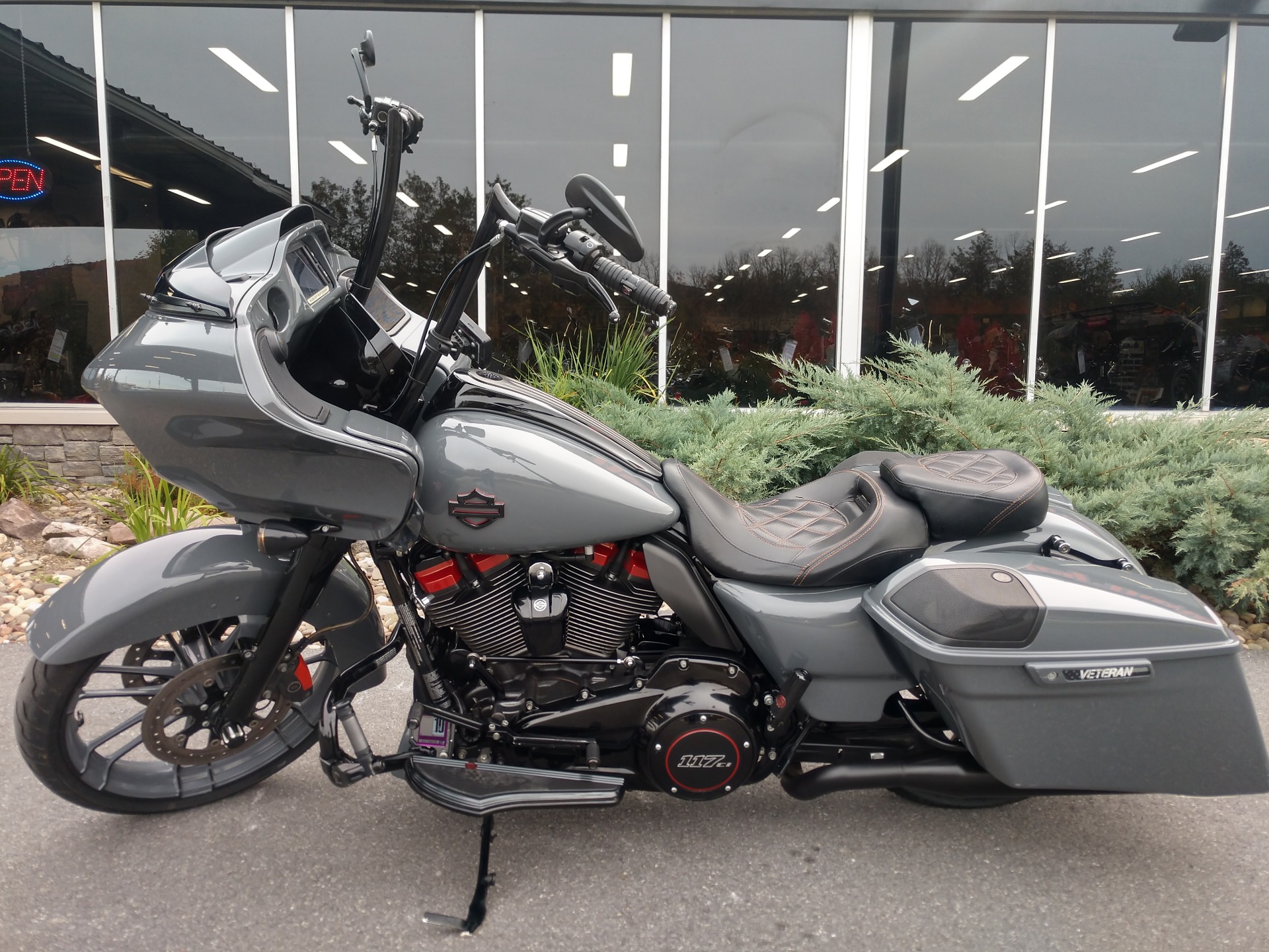 2018 Harley-Davidson CVO™ Road Glide® in Duncansville, Pennsylvania - Photo 5