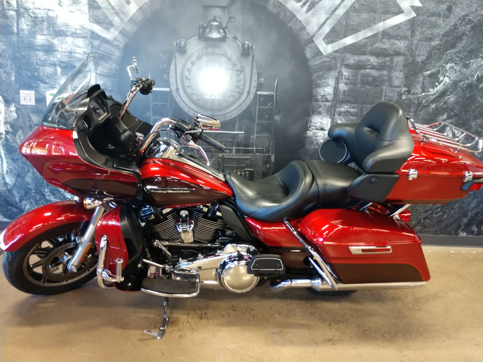 2018 Harley-Davidson Road Glide® Ultra in Duncansville, Pennsylvania - Photo 2
