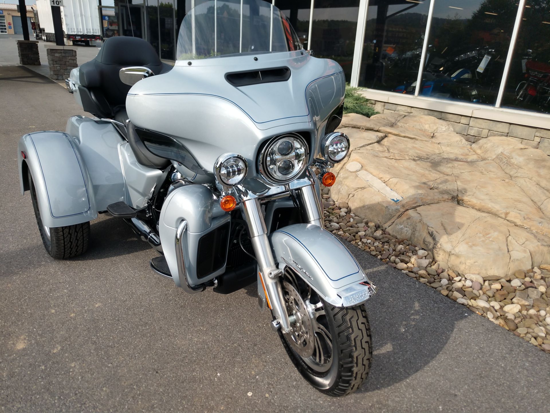 2023 Harley-Davidson Tri Glide® Ultra in Duncansville, Pennsylvania - Photo 2