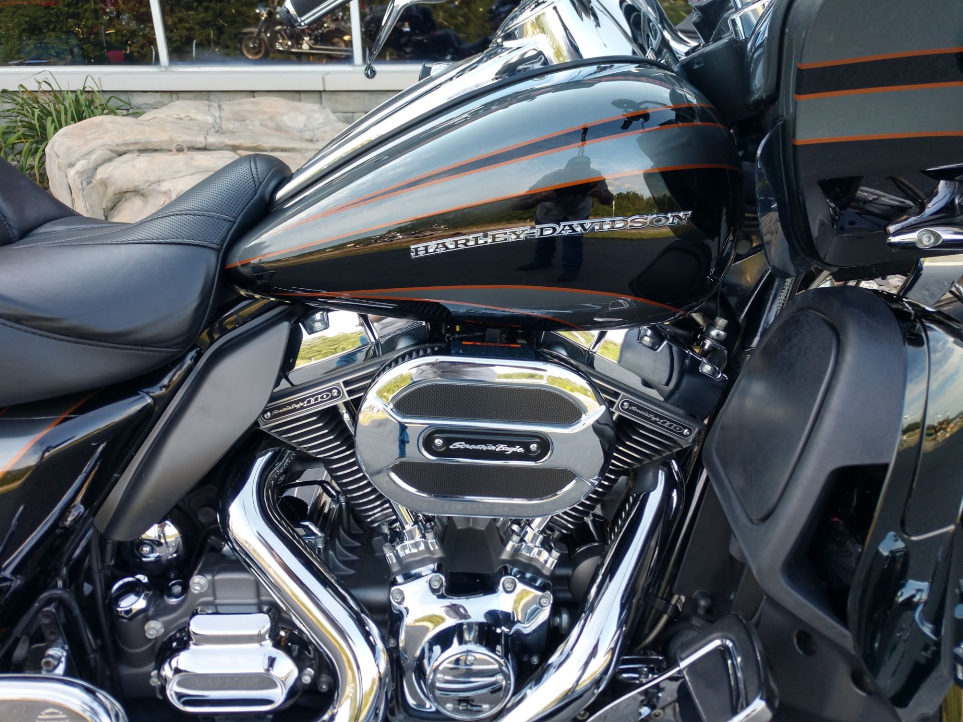 2016 Harley-Davidson CVO™ Road Glide™ Ultra in Duncansville, Pennsylvania - Photo 2