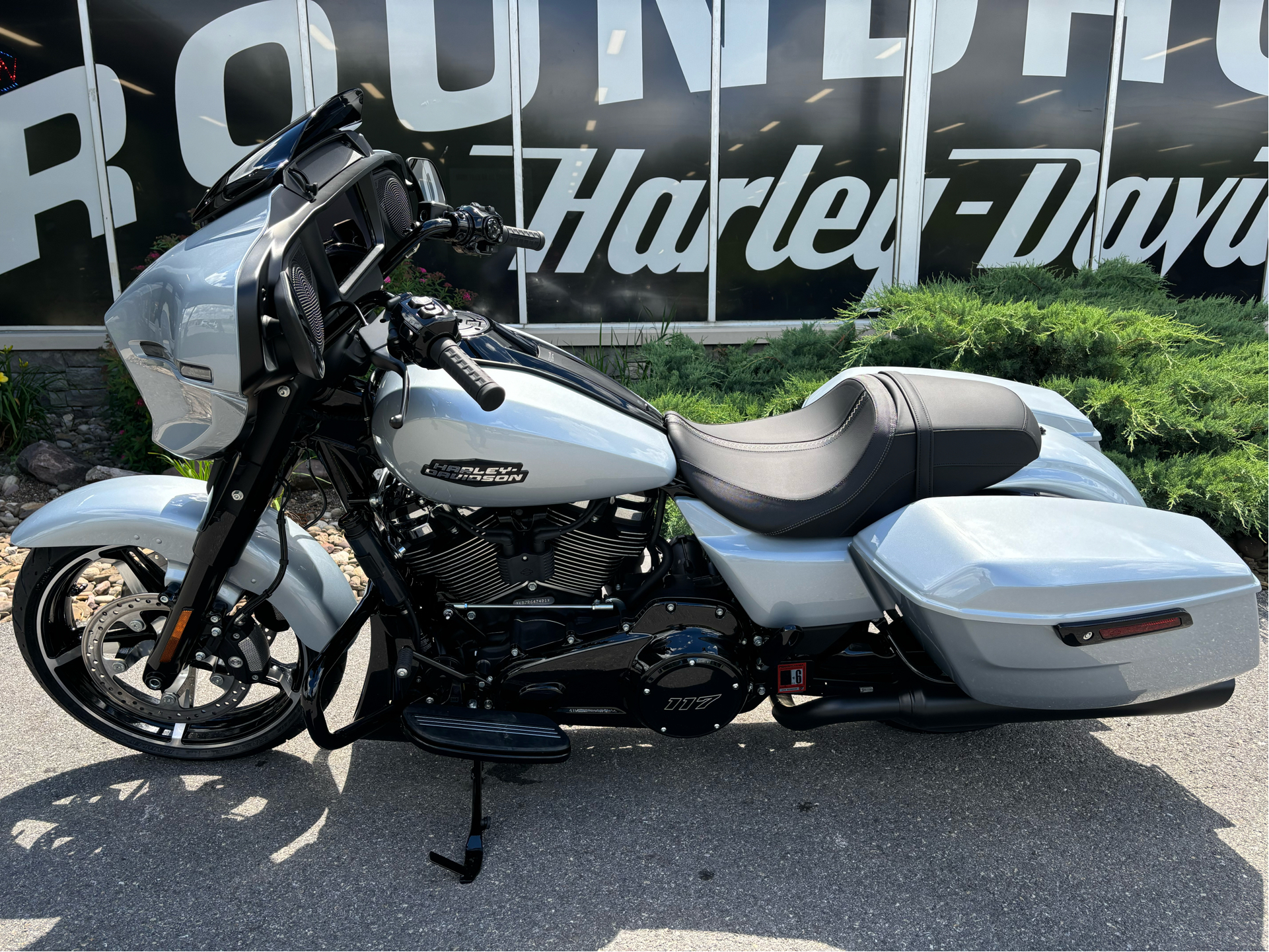 2024 Harley-Davidson Street Glide® in Duncansville, Pennsylvania - Photo 2