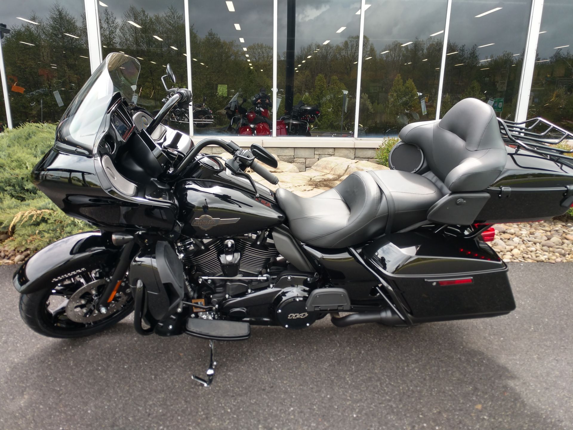 2023 Harley-Davidson Road Glide® Limited in Duncansville, Pennsylvania - Photo 2