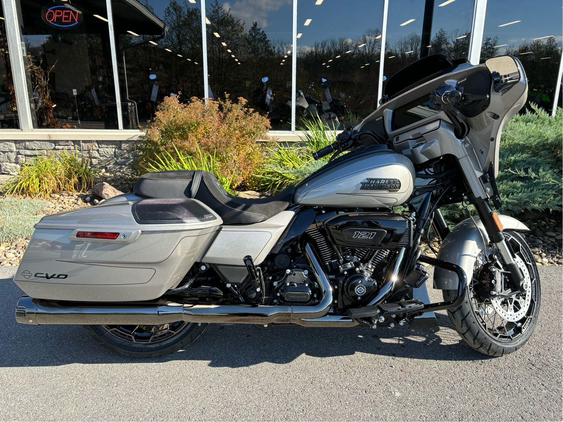 2023 Harley-Davidson CVO™ Street Glide® in Duncansville, Pennsylvania - Photo 3