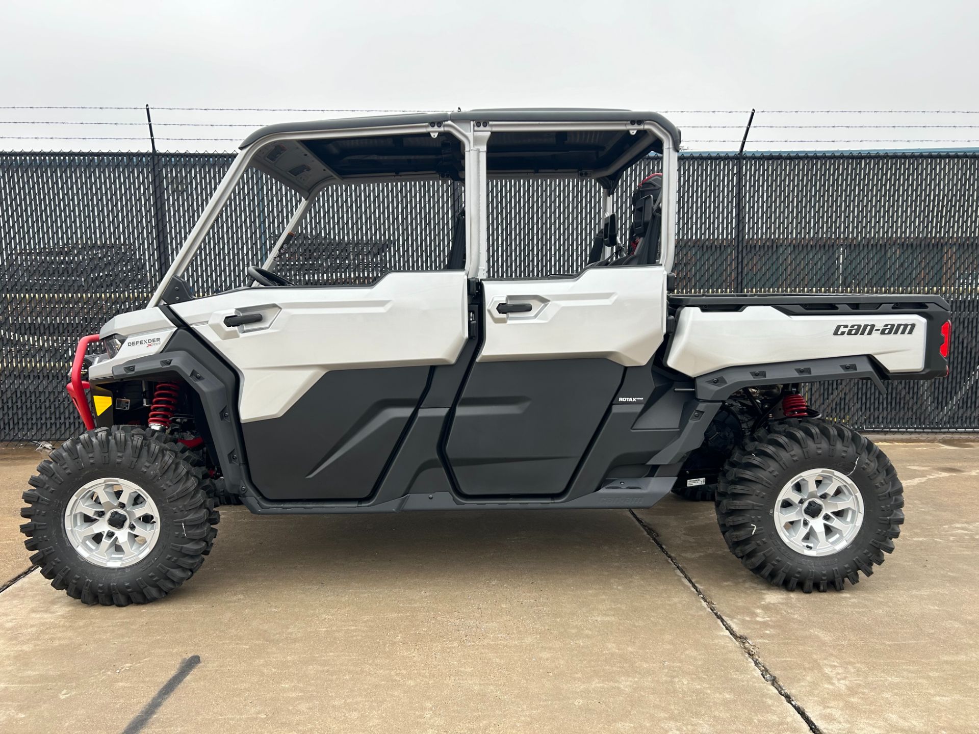2024 Can-Am Defender MAX X MR With Half Doors HD10 in Greenville, Texas - Photo 2