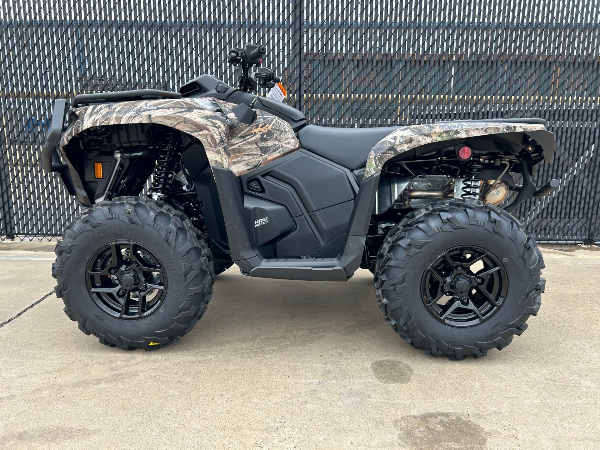 2024 Can-Am Outlander PRO Hunting Edition HD5 in Greenville, Texas - Photo 2