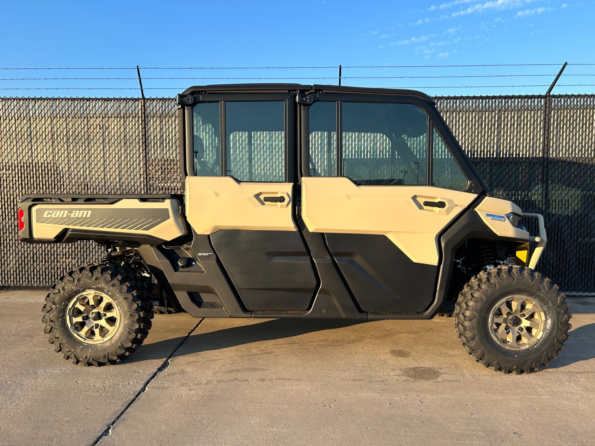 2024 Can-Am Defender MAX Limited HD10 in Greenville, Texas - Photo 2