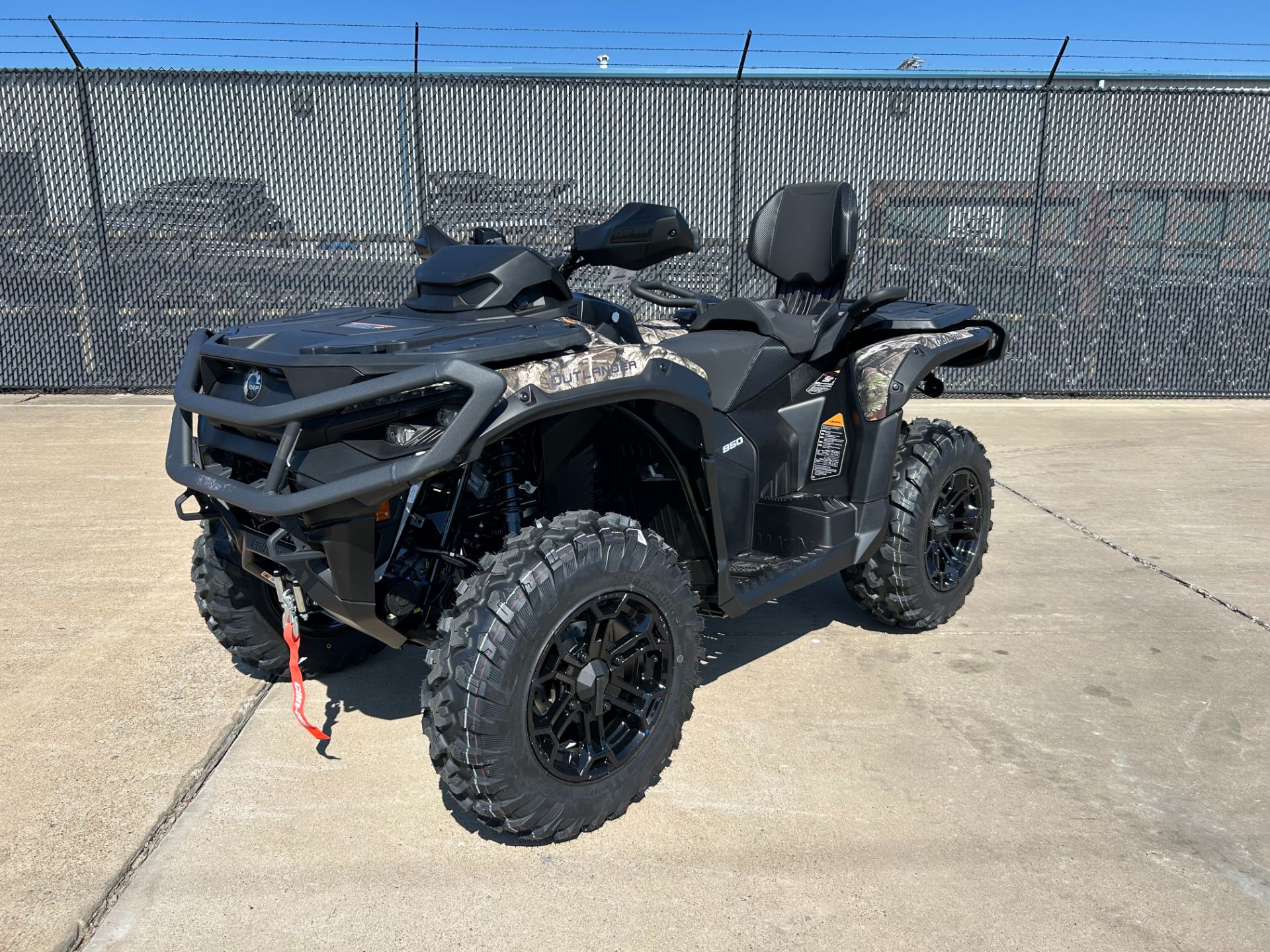 2025 Can-Am Outlander MAX XT 850 in Greenville, Texas - Photo 5