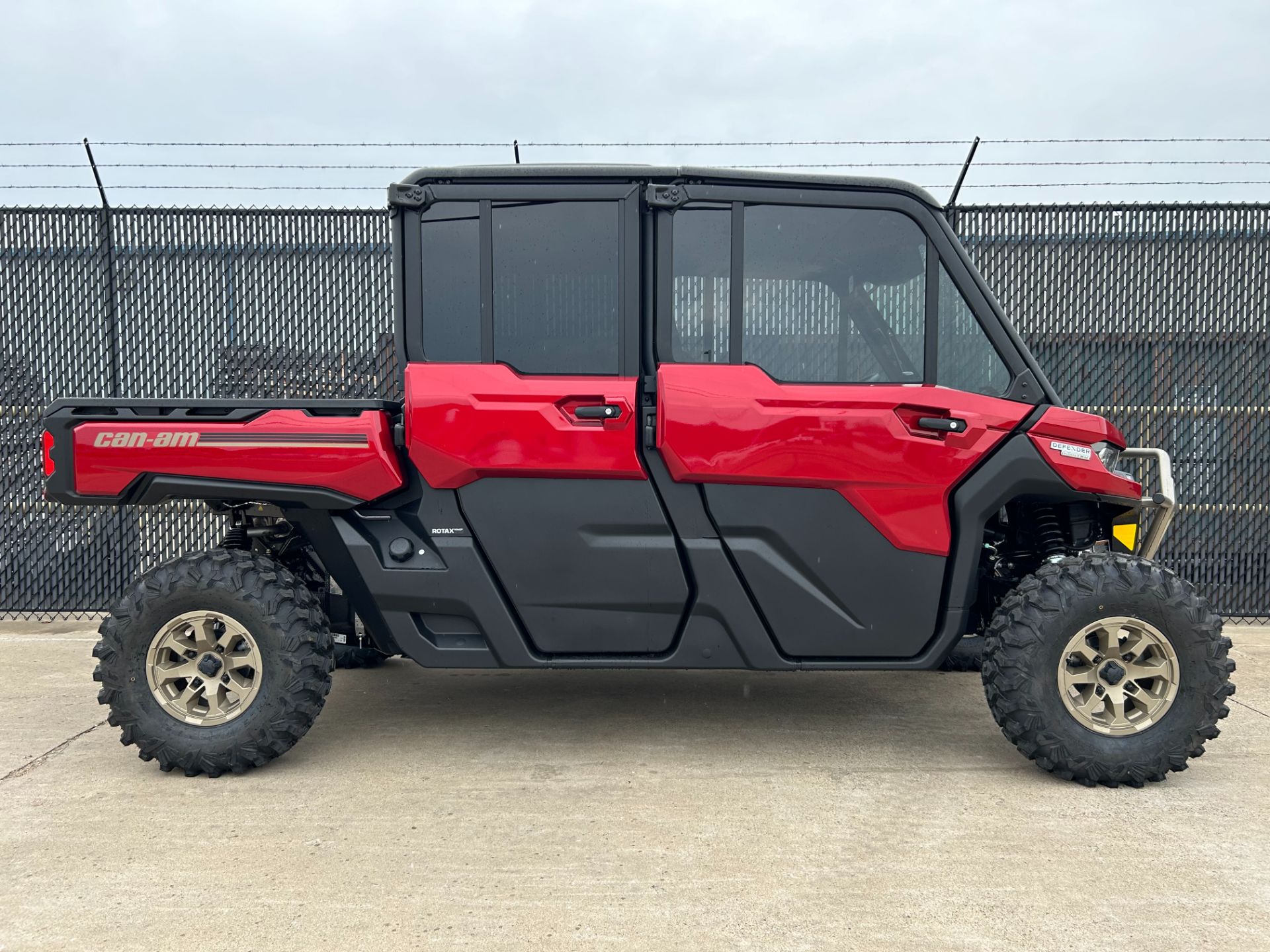 2025 Can-Am Defender MAX Limited in Greenville, Texas - Photo 3