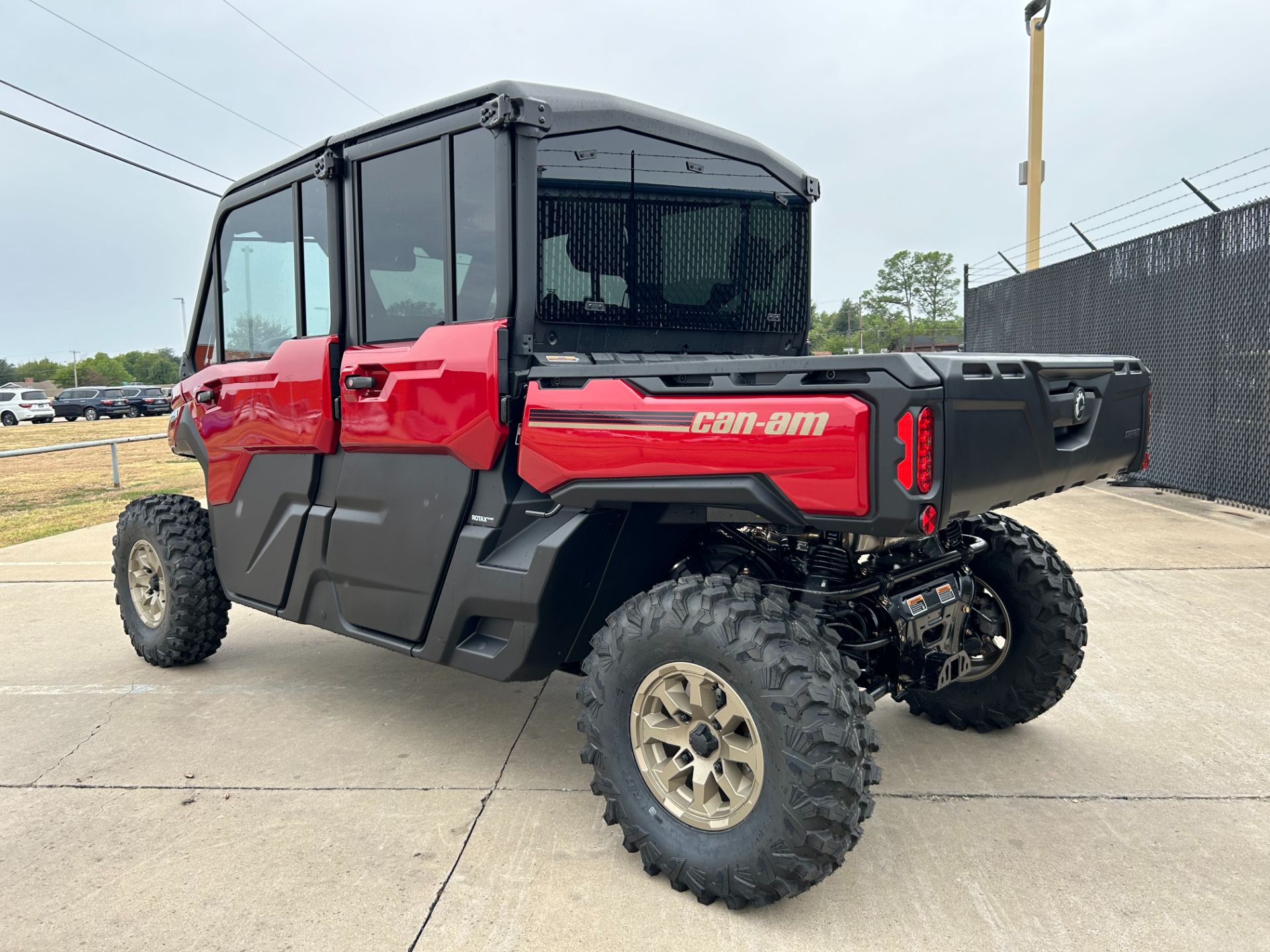 2025 Can-Am Defender MAX Limited in Greenville, Texas - Photo 8