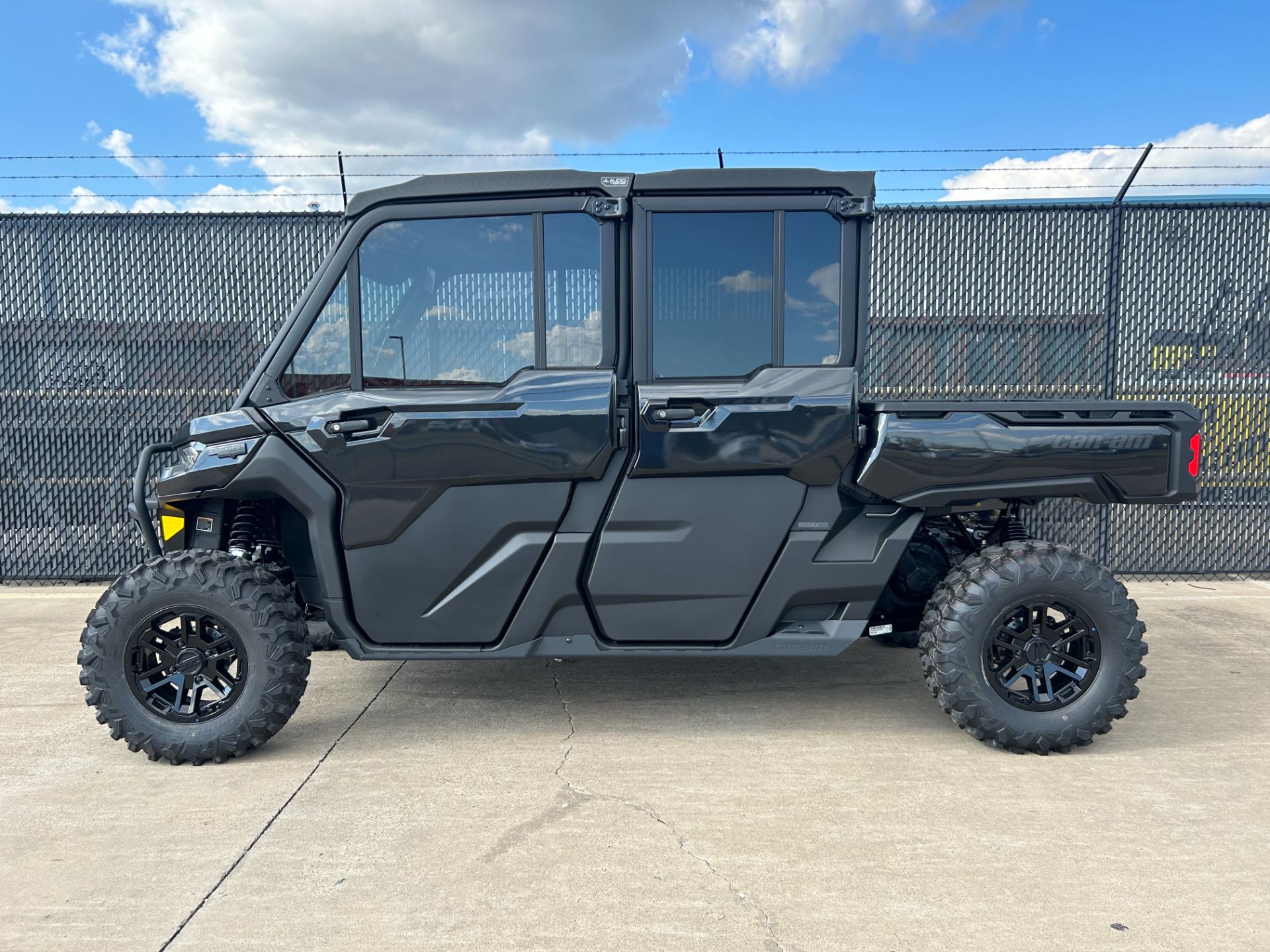 2025 Can-Am Defender MAX Lone Star CAB in Greenville, Texas - Photo 2