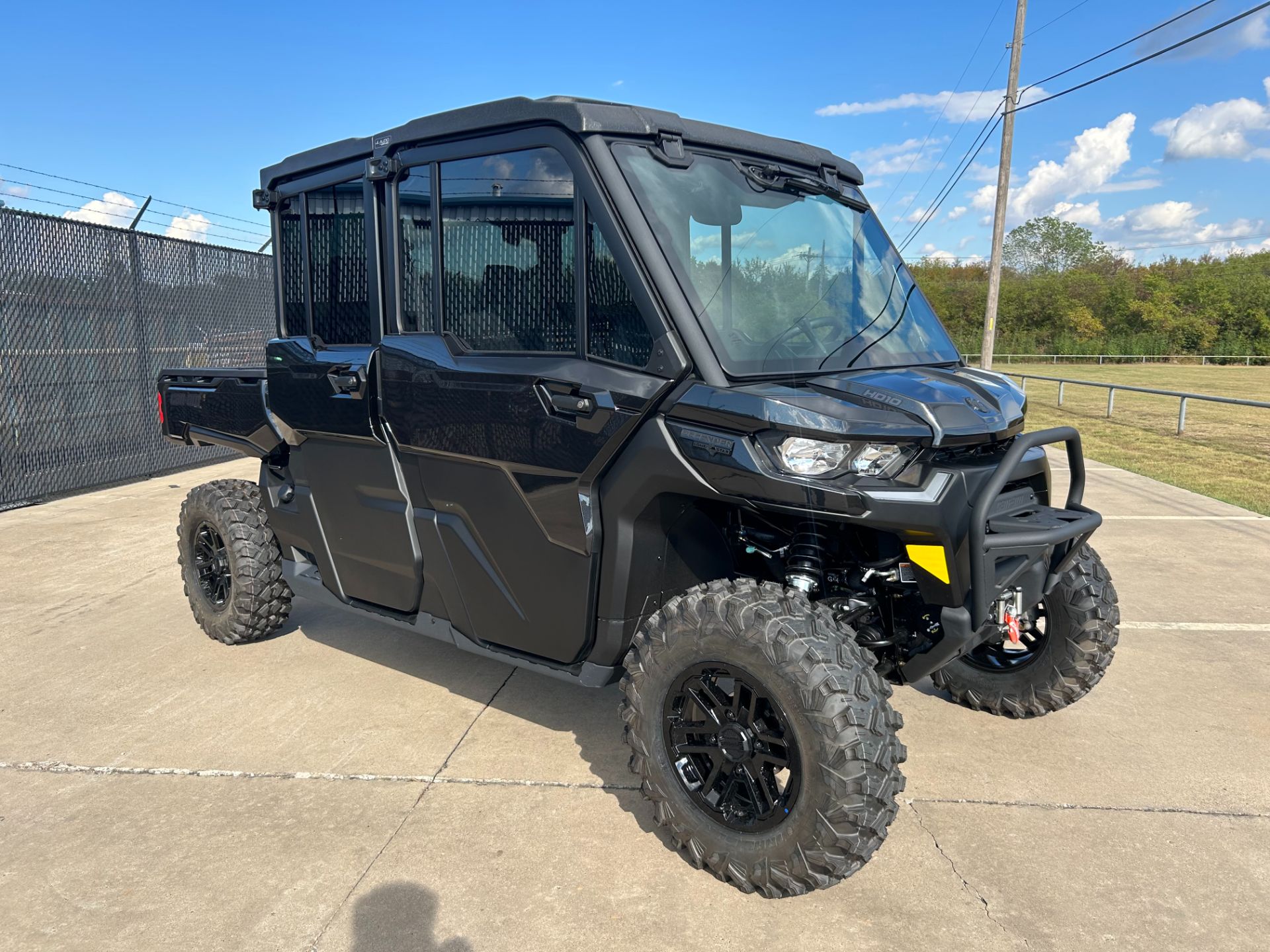 2025 Can-Am Defender MAX Lone Star CAB in Greenville, Texas - Photo 7