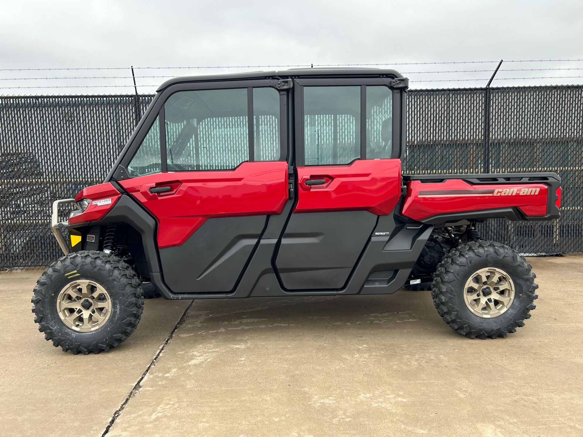 2024 Can-Am Defender MAX Limited HD10 in Greenville, Texas - Photo 3