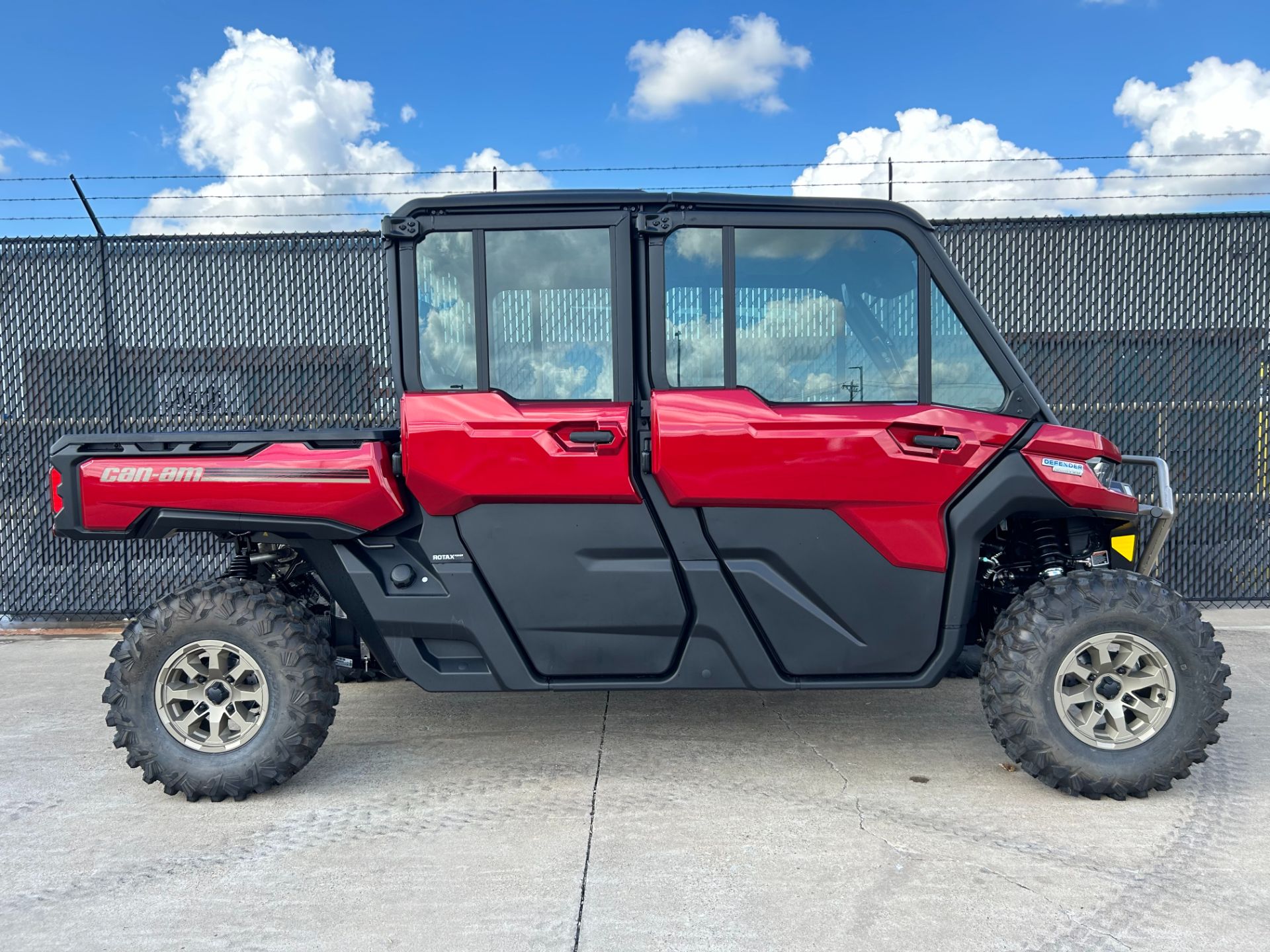 2024 Can-Am Defender MAX Limited in Greenville, Texas - Photo 2