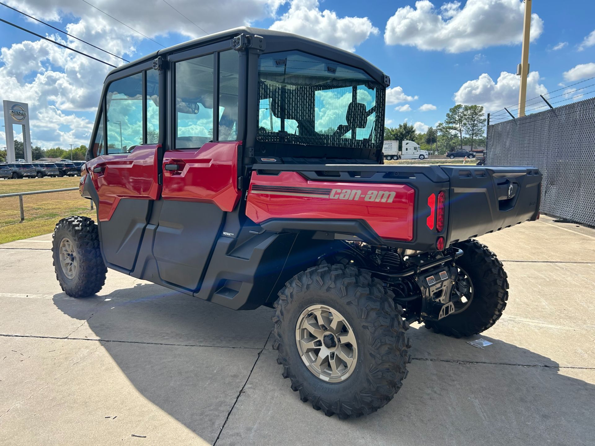 2024 Can-Am Defender MAX Limited in Greenville, Texas - Photo 5