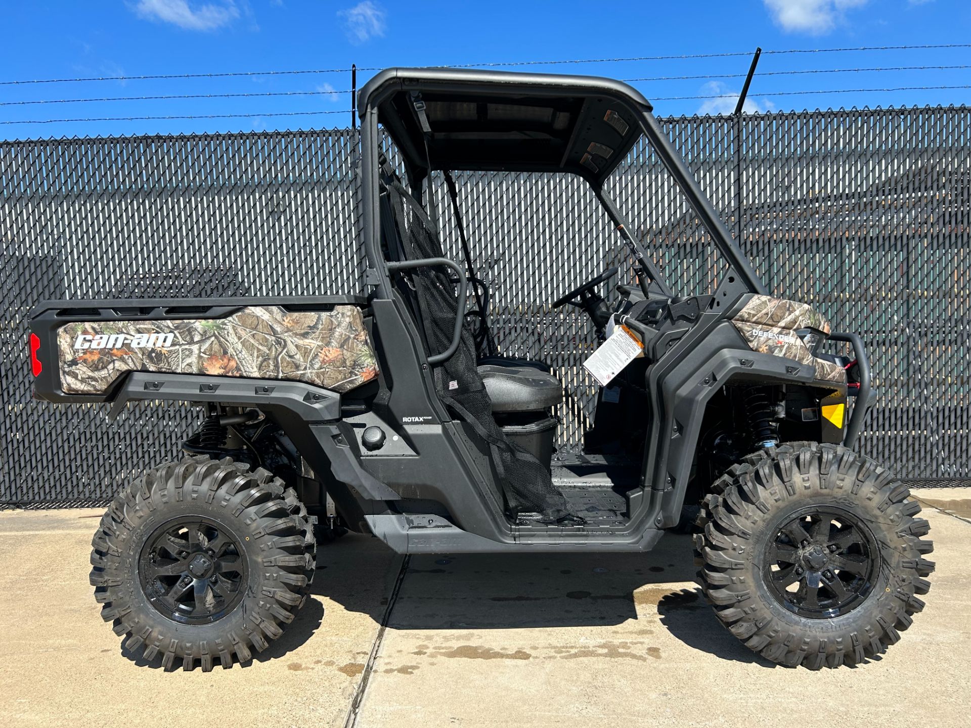 2024 Can-Am Defender X MR HD10 in Greenville, Texas - Photo 3