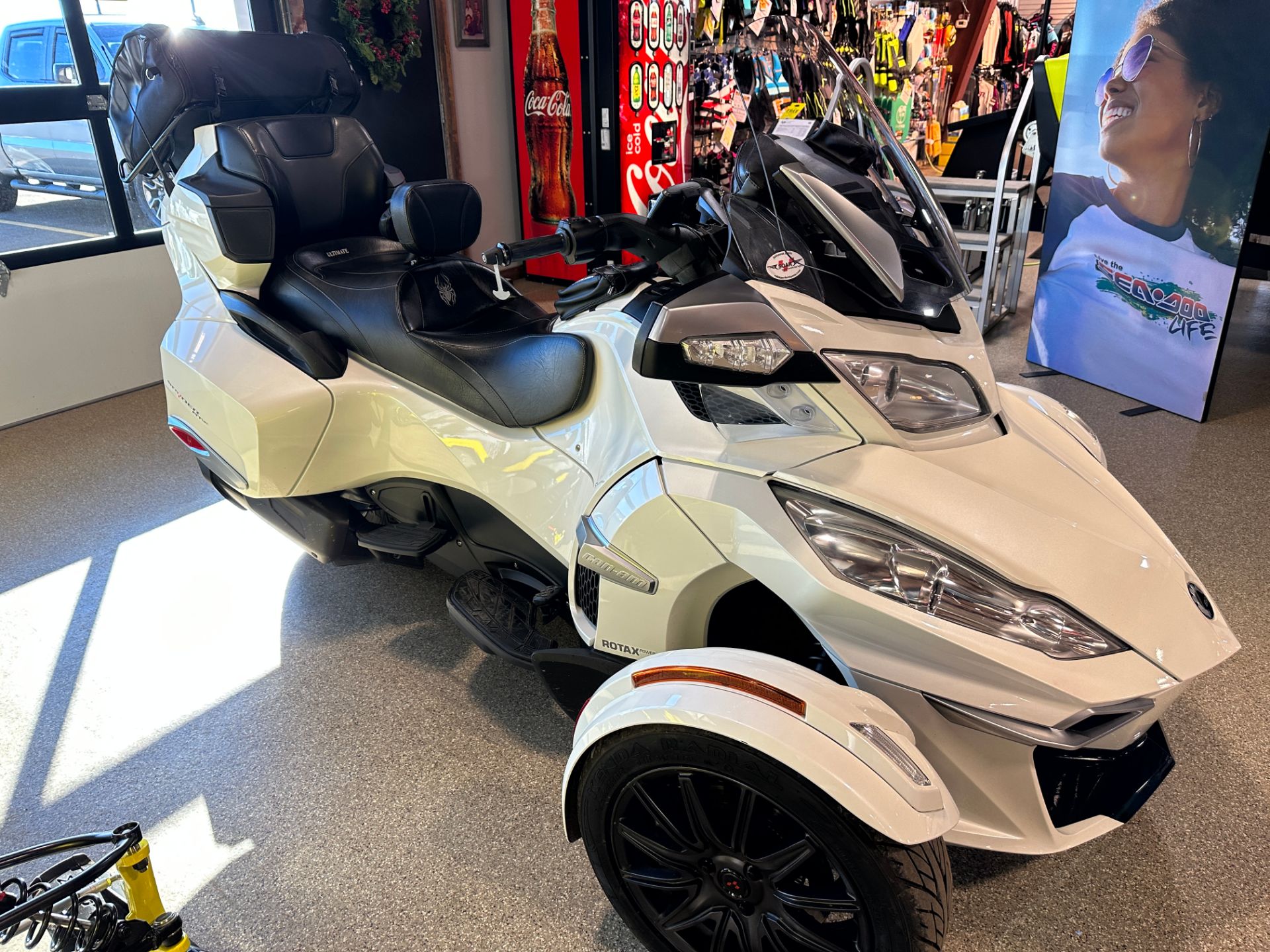 2016 Can-Am Spyder RT-S SE6 in Roscoe, Illinois - Photo 3