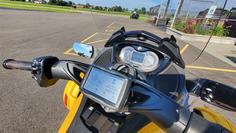 2013 Can-Am Spyder® ST-S SE5 in Roscoe, Illinois - Photo 9