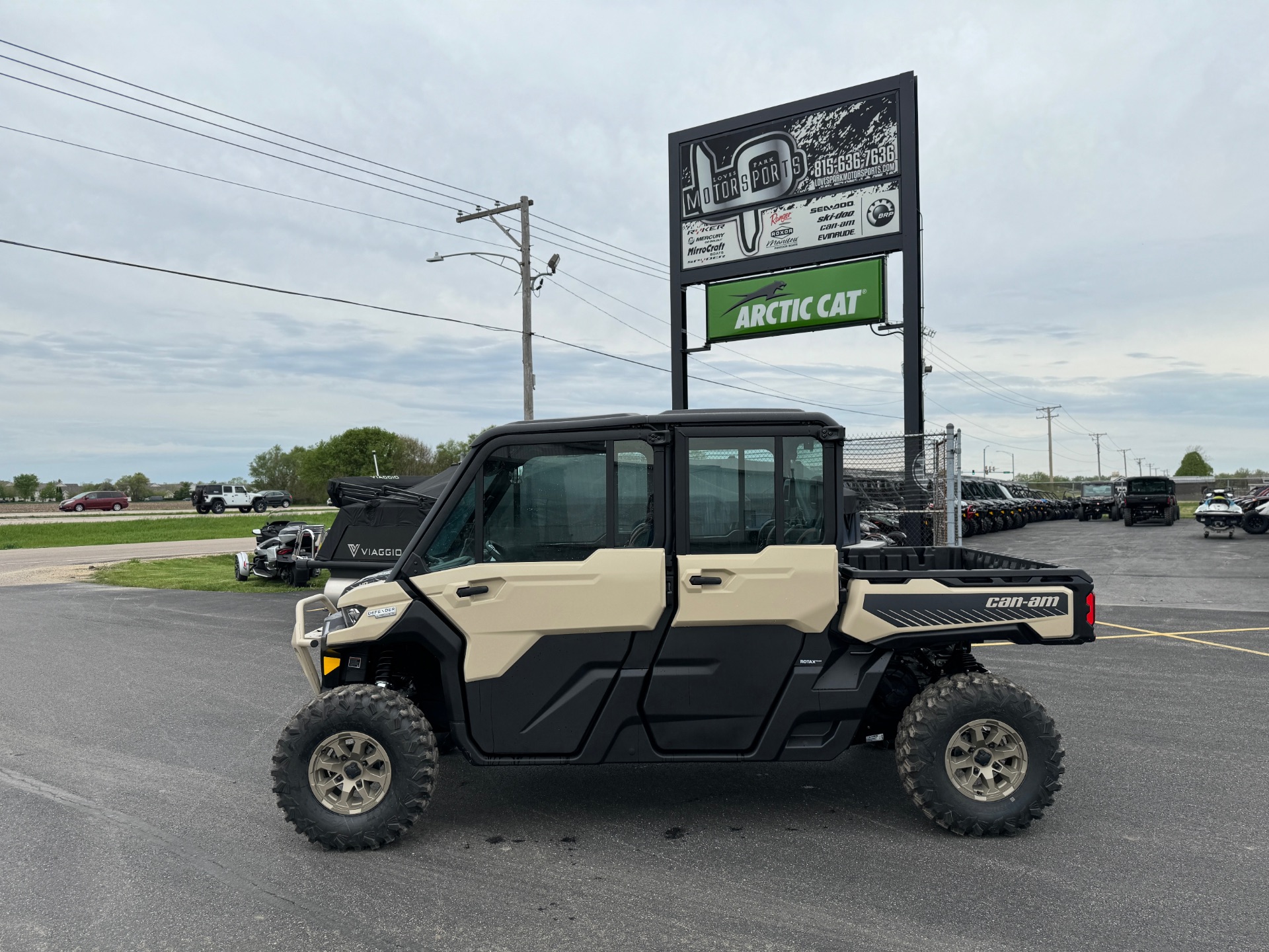 2024 Can-Am Defender MAX Limited in Roscoe, Illinois - Photo 1