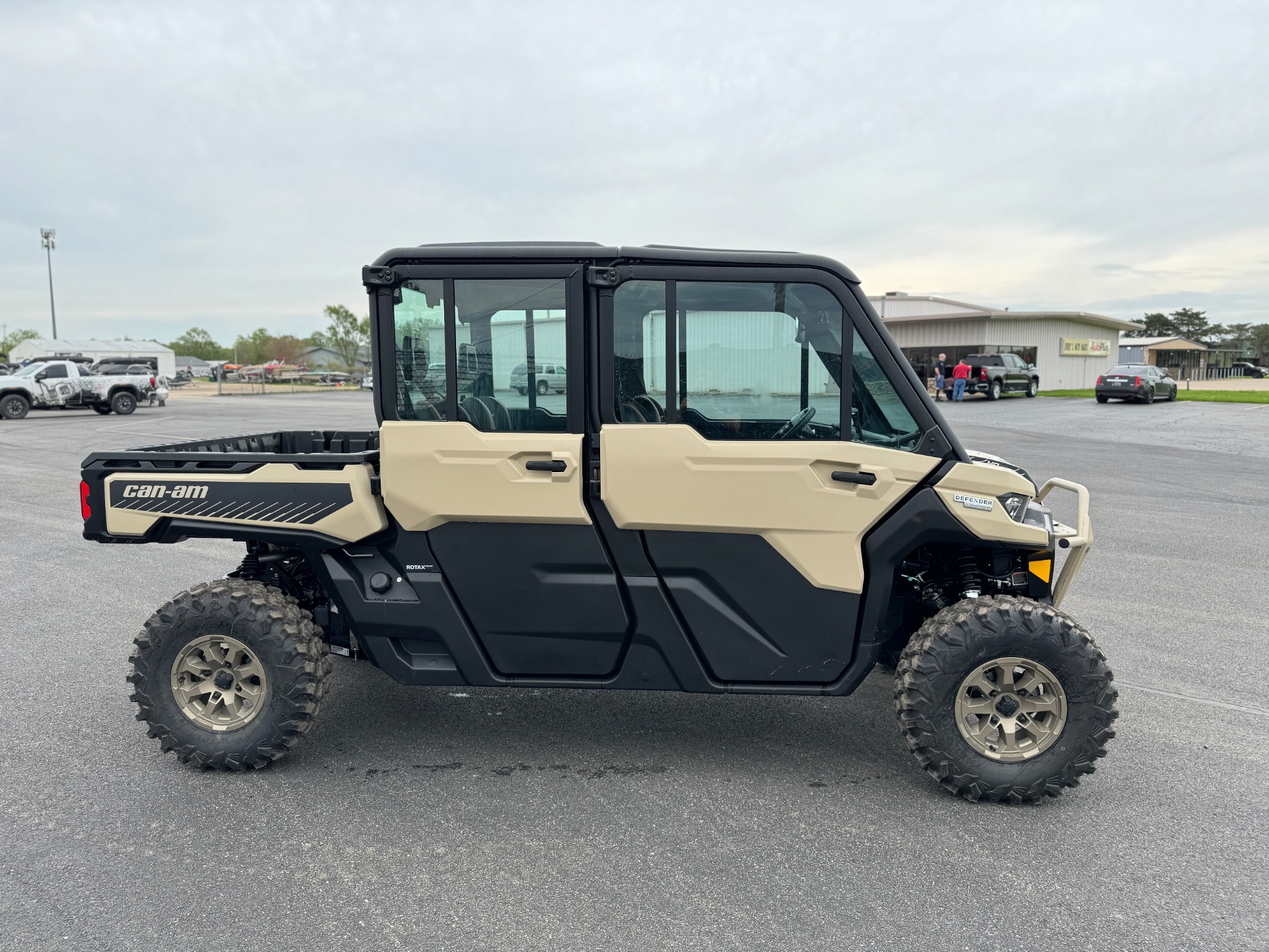 2024 Can-Am Defender MAX Limited in Roscoe, Illinois - Photo 6