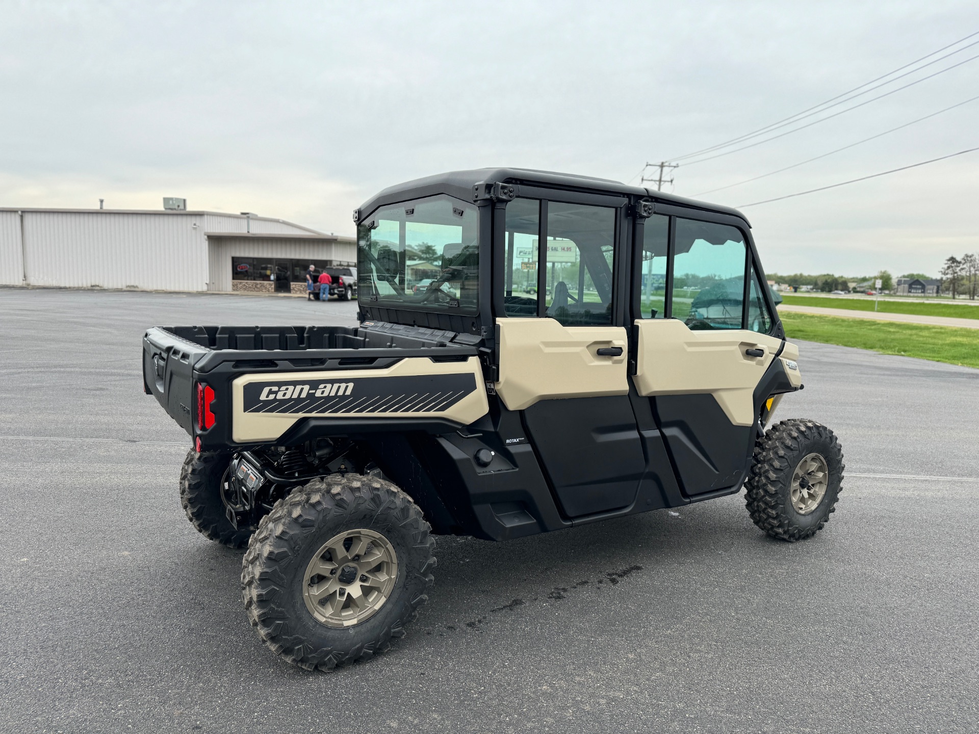 2024 Can-Am Defender MAX Limited in Roscoe, Illinois - Photo 7