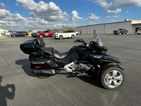 2023 Can-Am Spyder F3 Limited in Roscoe, Illinois - Photo 2