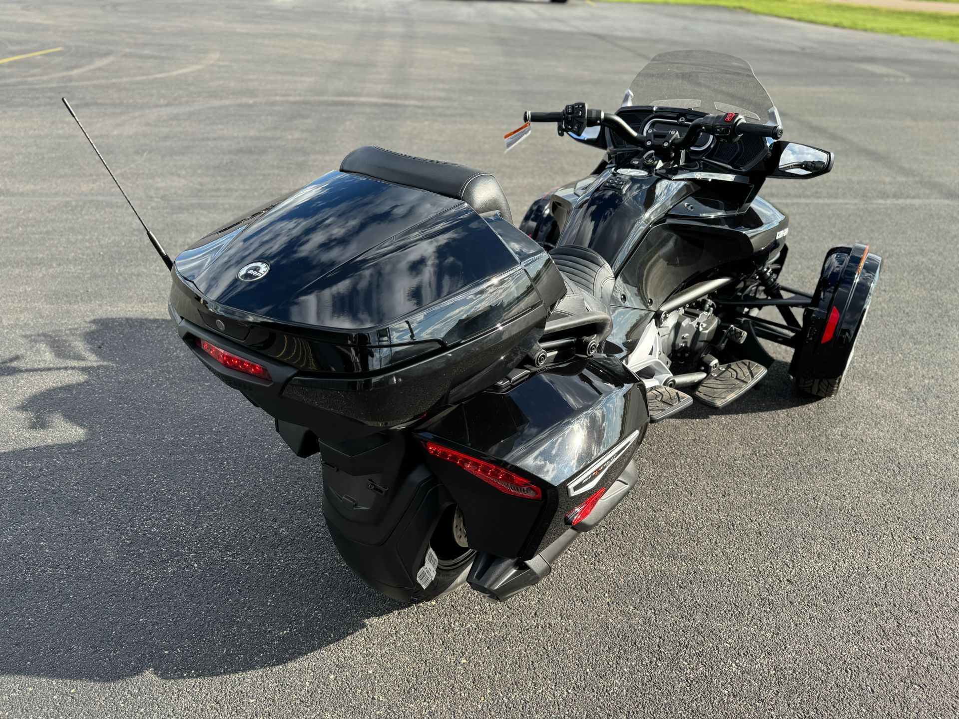 2023 Can-Am Spyder F3 Limited in Roscoe, Illinois - Photo 3
