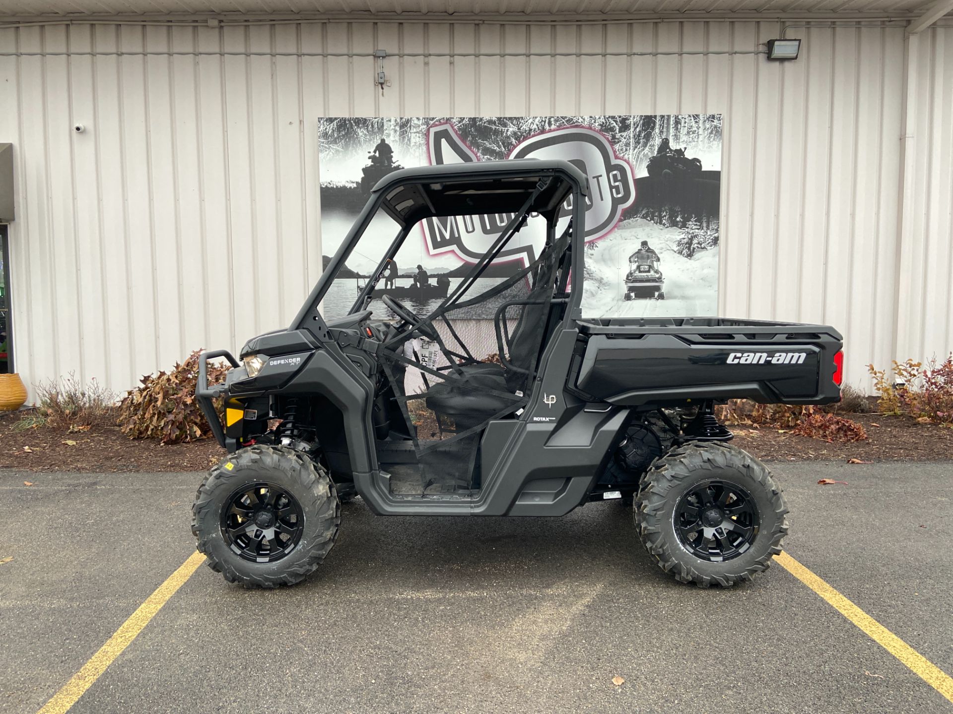 2024 Can-Am Defender XT HD10 in Roscoe, Illinois - Photo 1