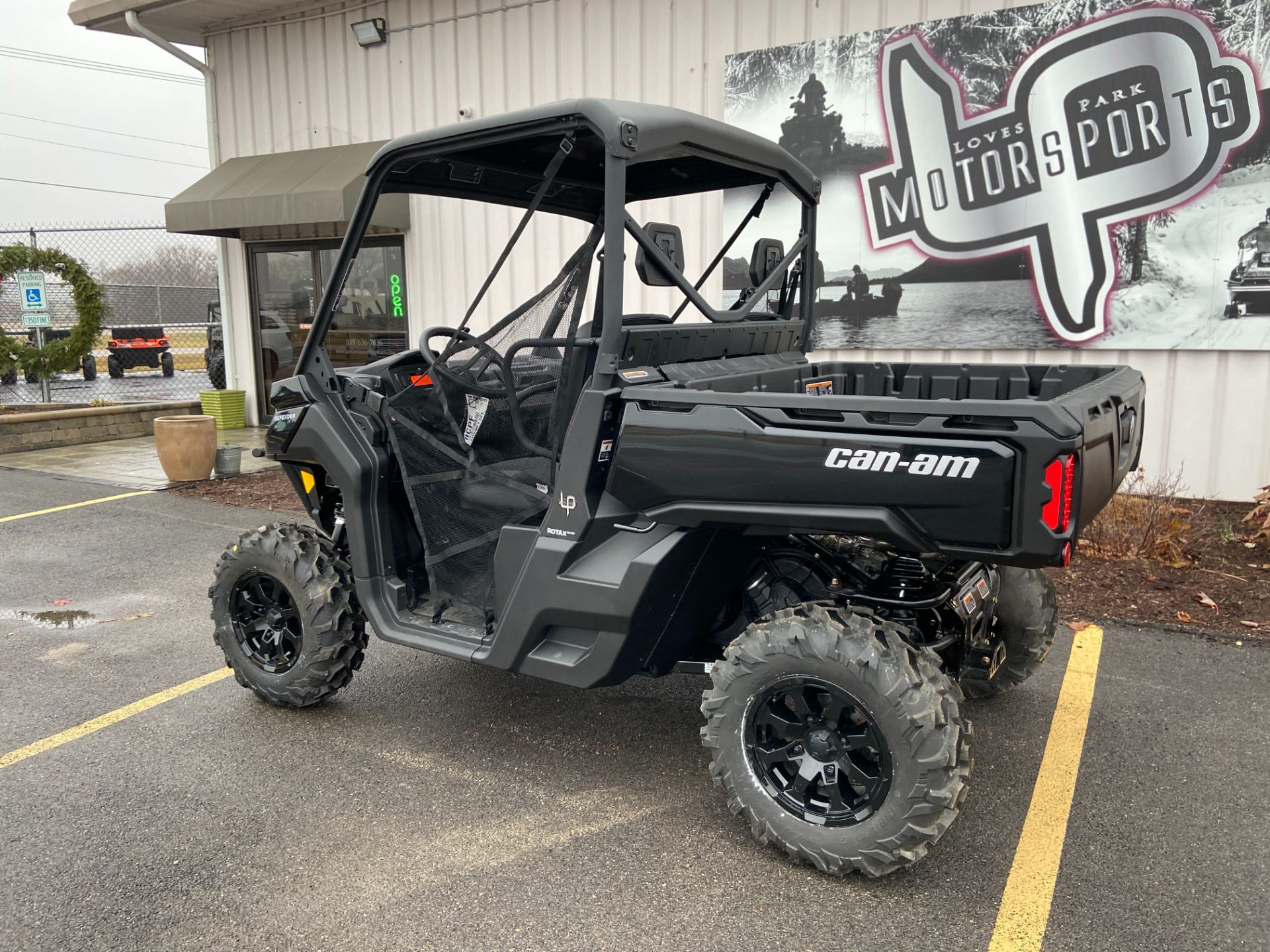 2024 Can-Am Defender XT HD10 in Roscoe, Illinois - Photo 5