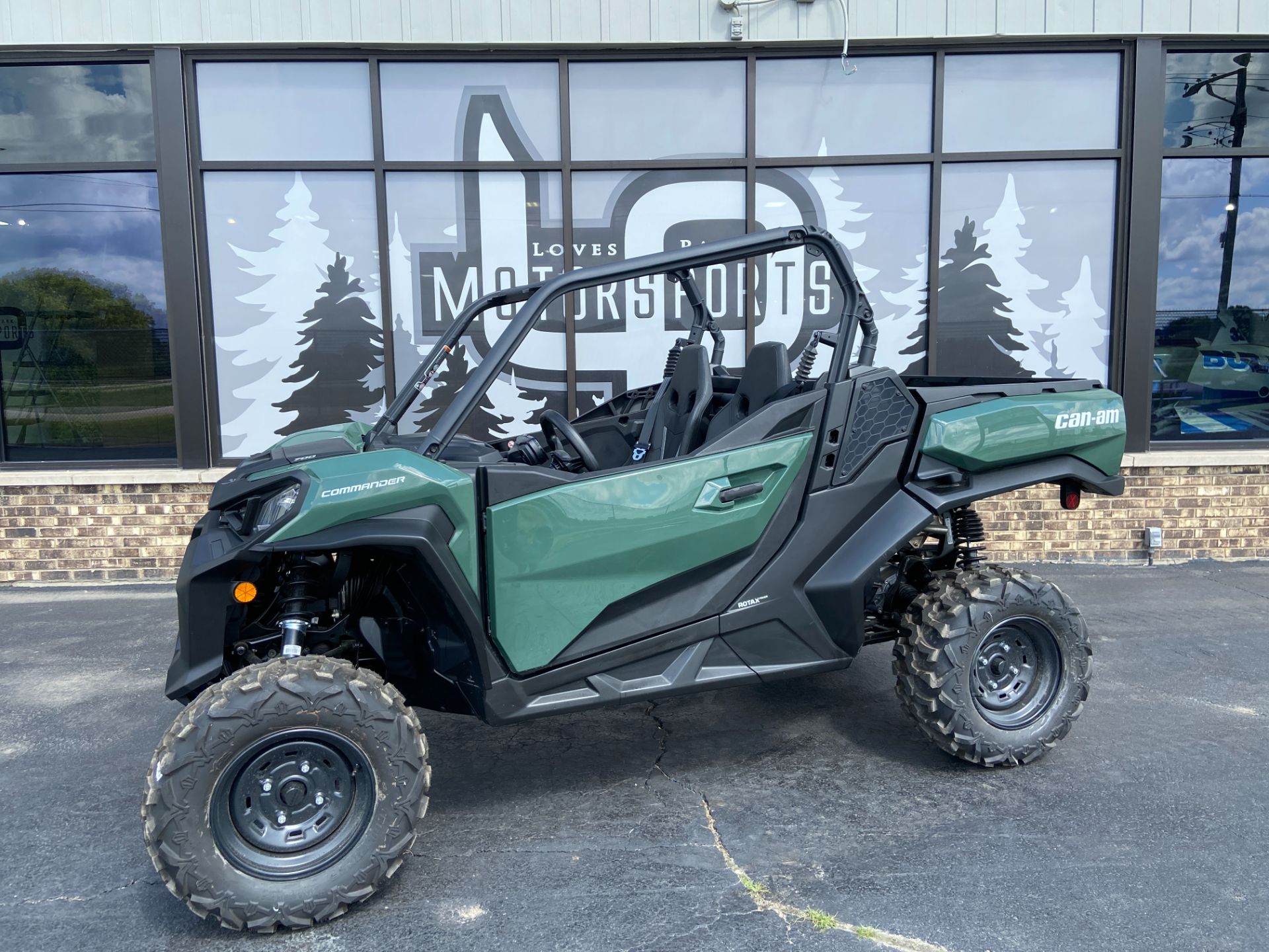 2023 Can-Am Commander DPS 700 in Roscoe, Illinois - Photo 1