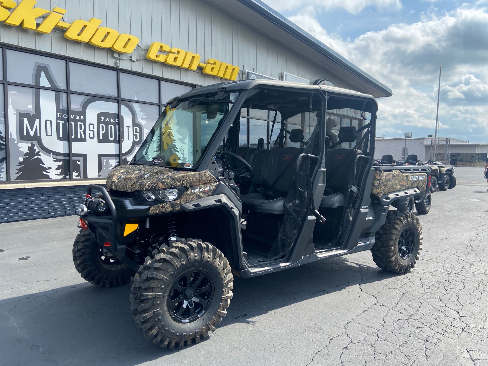 2023 Can-Am Defender MAX X MR HD10 in Roscoe, Illinois - Photo 2