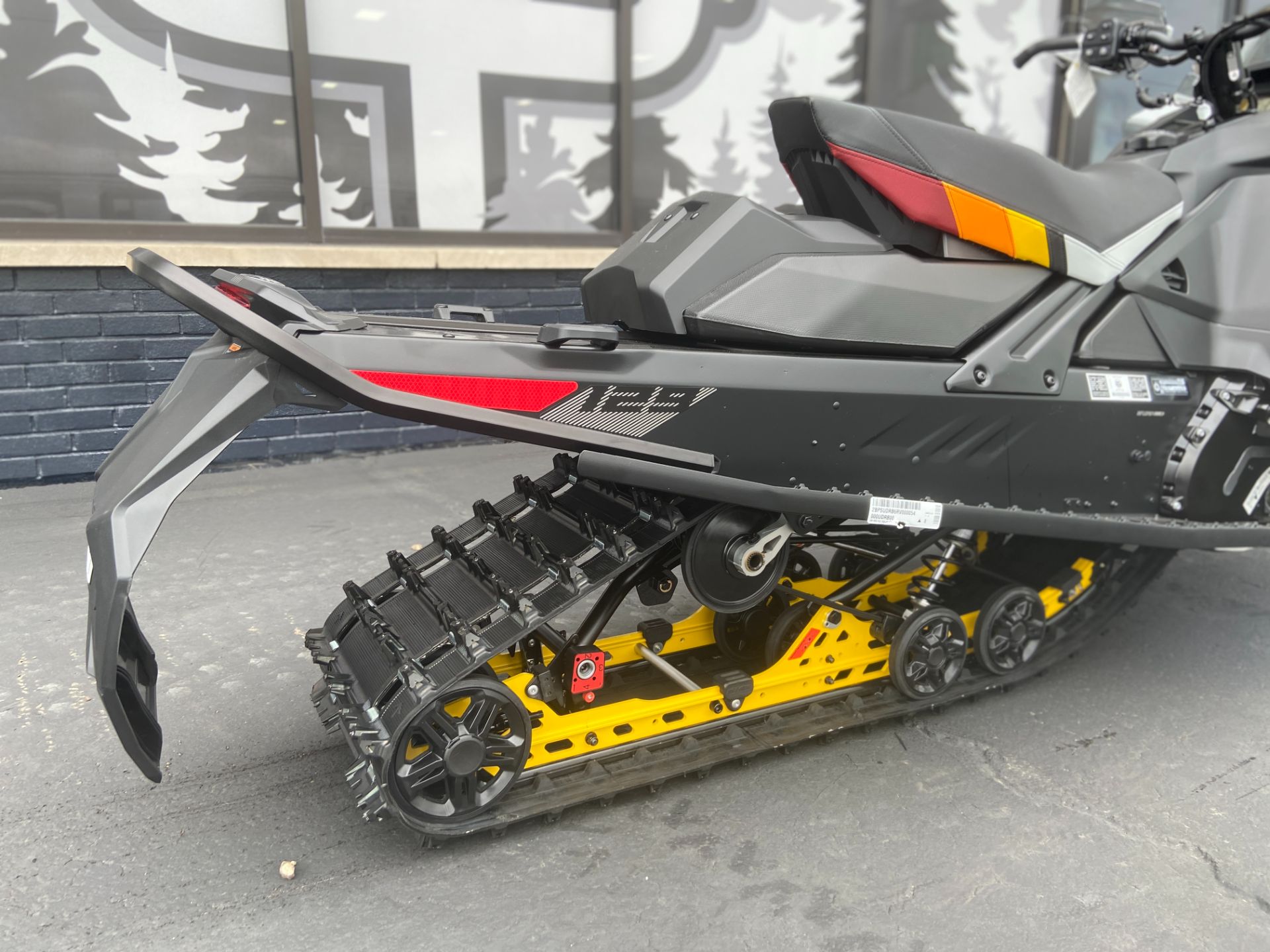 2024 Ski-Doo MXZ Adrenaline with Blizzard Package 129 850 E-TEC ES Ice Ripper XT 1.25 in Roscoe, Illinois - Photo 10