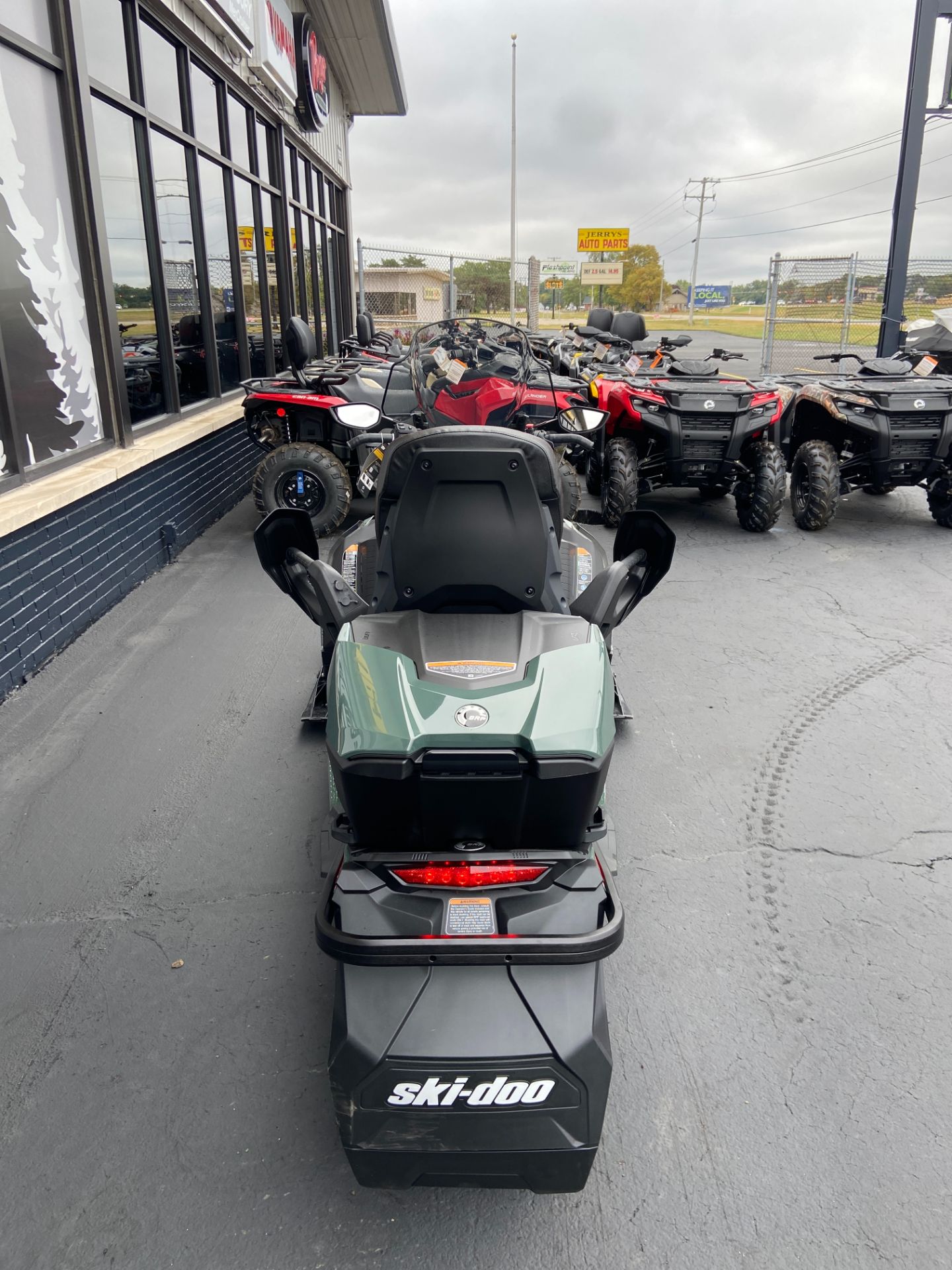 2024 Ski-Doo Grand Touring LE with Luxury Package 900 ACE Turbo R Silent Ice Track II 1.25 in Roscoe, Illinois - Photo 11