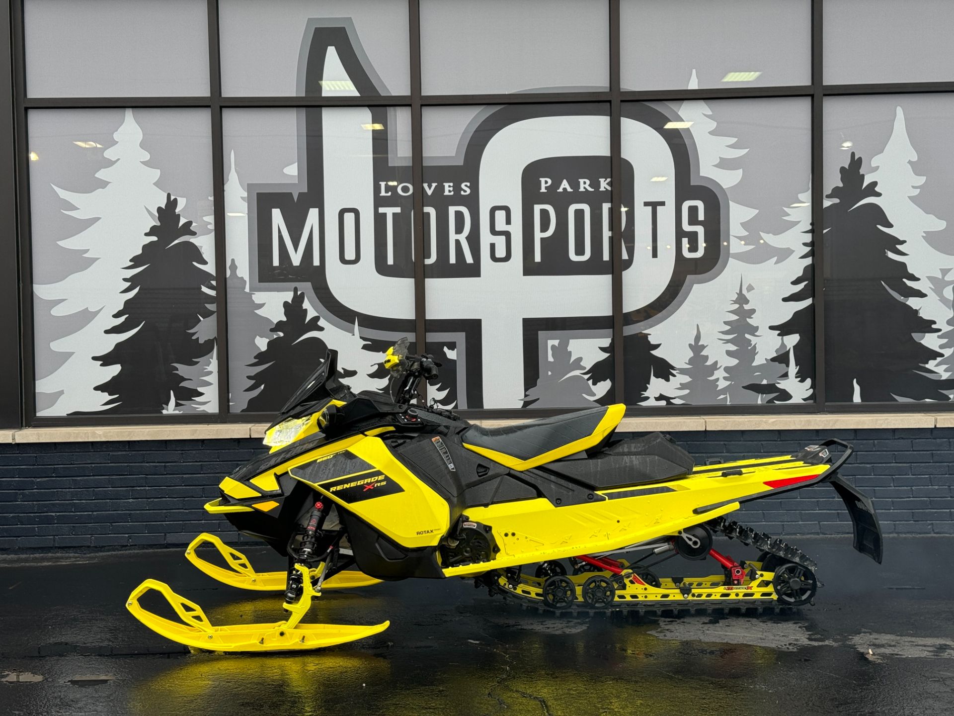 2021 Ski-Doo Renegade X-RS 850 E-TEC ES Ice Ripper XT 1.5 w/ Premium Color Display in Roscoe, Illinois - Photo 1