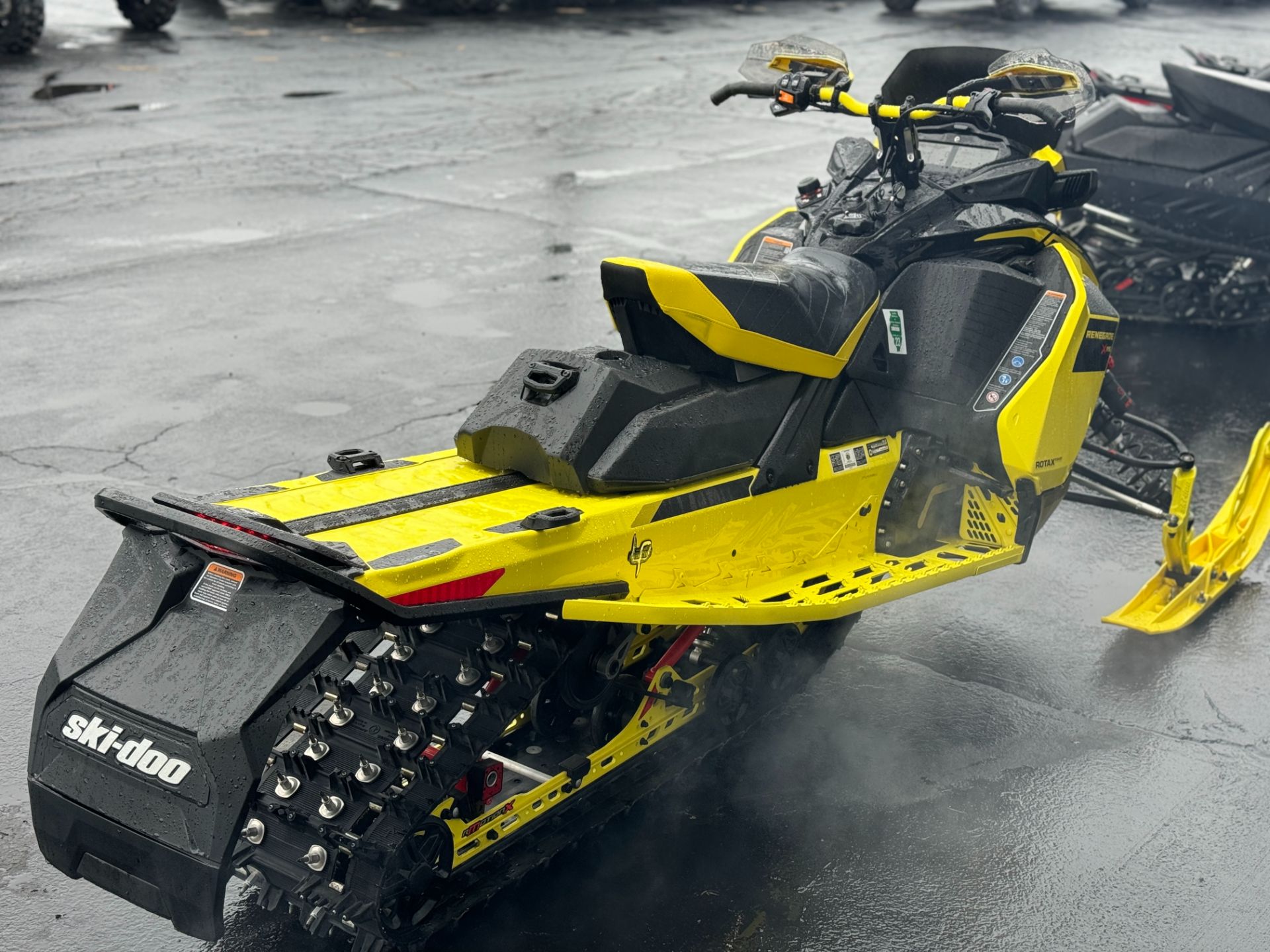 2021 Ski-Doo Renegade X-RS 850 E-TEC ES Ice Ripper XT 1.5 w/ Premium Color Display in Roscoe, Illinois - Photo 9