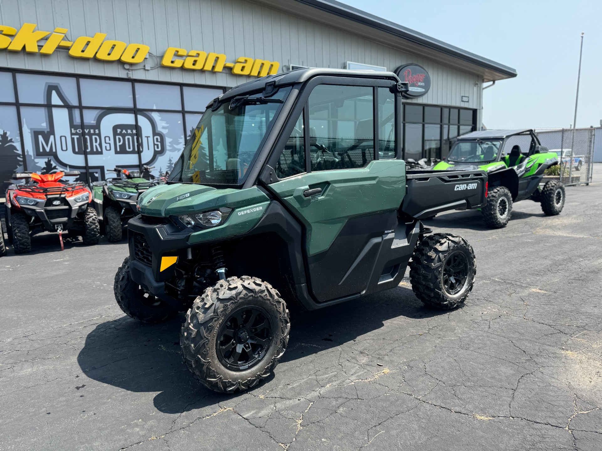 2024 Can-Am Defender DPS CAB in Roscoe, Illinois - Photo 2