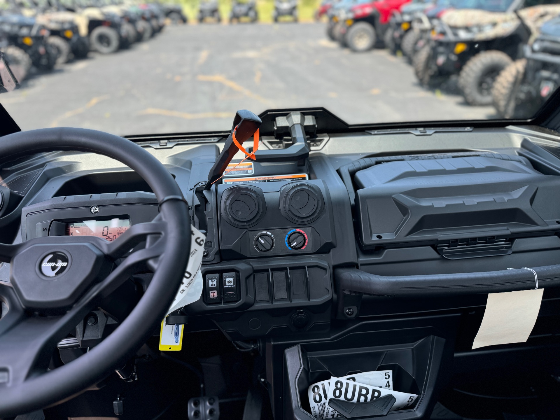 2024 Can-Am Defender DPS CAB in Roscoe, Illinois - Photo 12